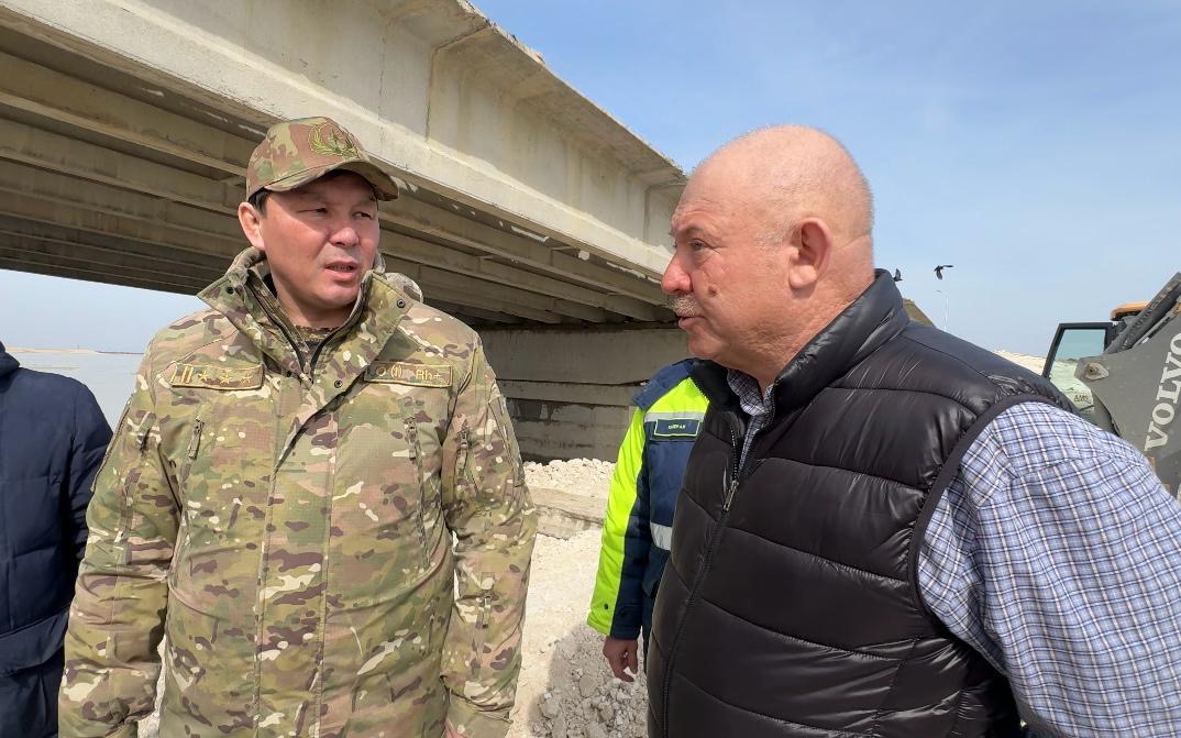 Аким раскритиковал ход строительства моста в Уиле