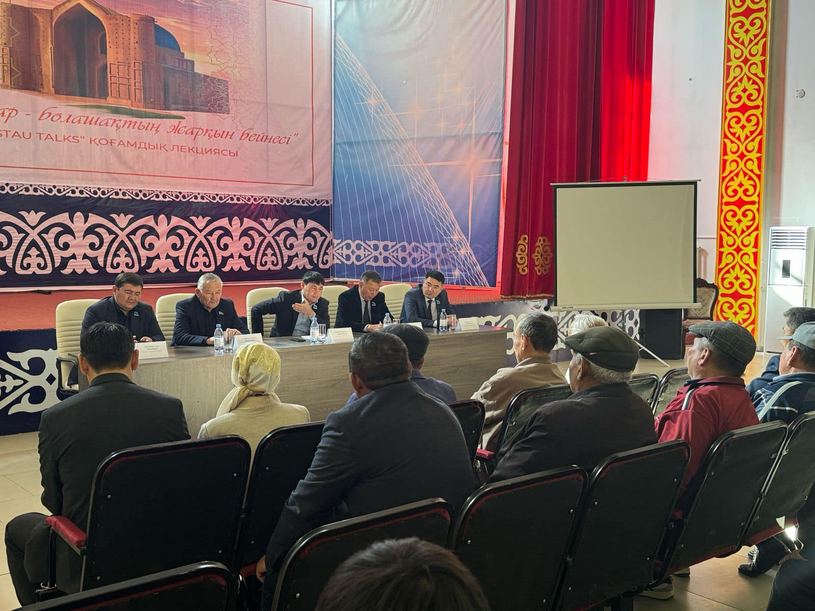 Қажымұқан ауыл округі тұрғындарымен кездесу өтті