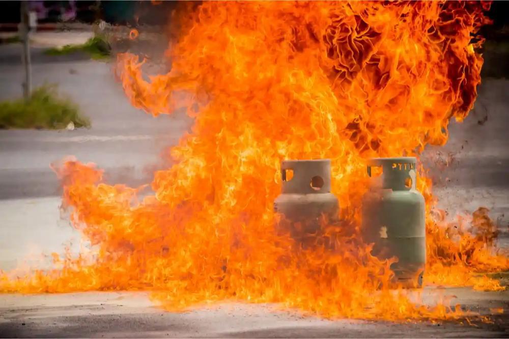 Внимание!   Газовые баллоны — соблюдайте меры безопасности!