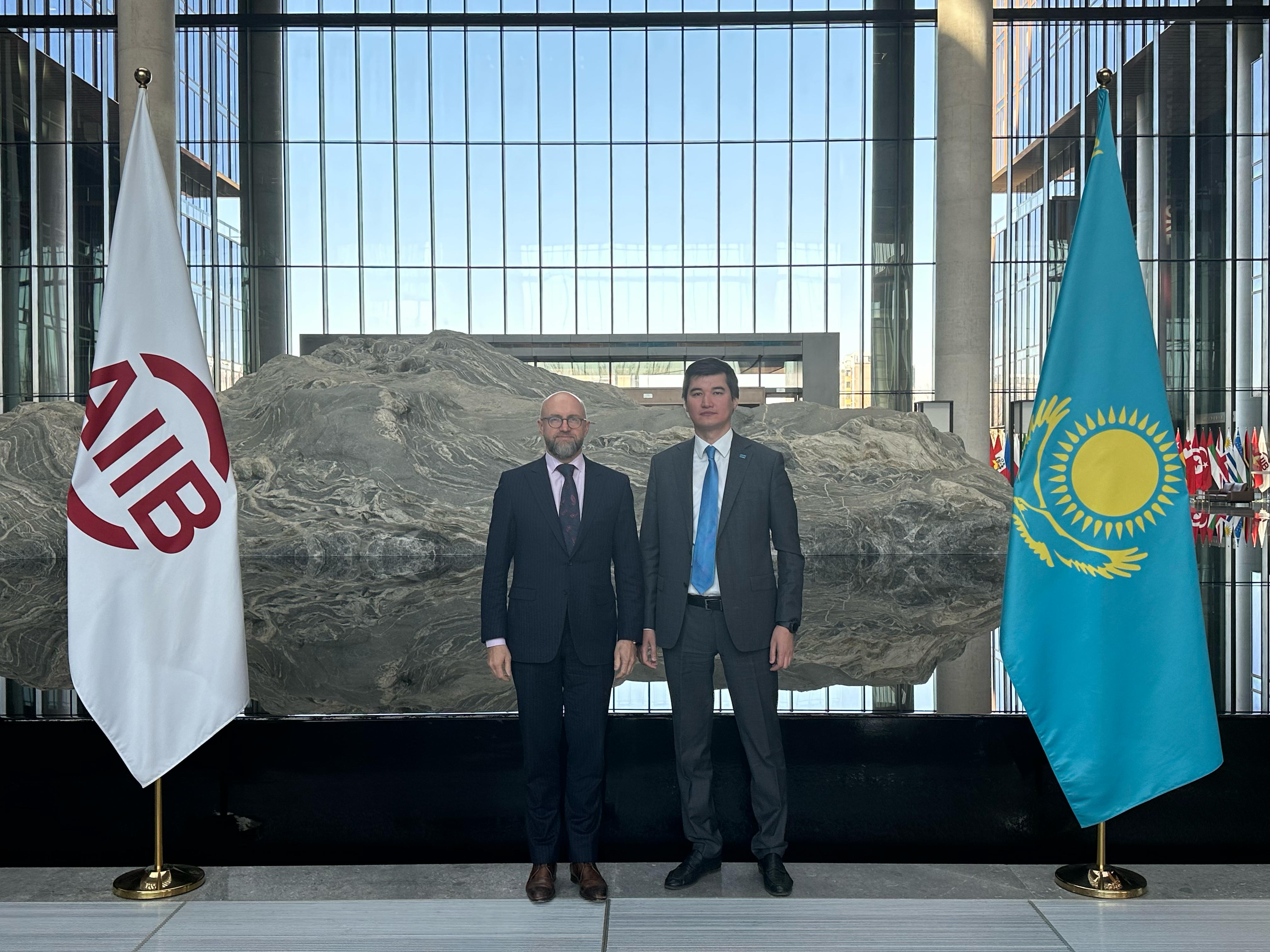 Kazakhstan's Vice Minister of Finance, Dauren Kengbeil, held bilateral meetings with representatives of the People's Bank of China, the Export-Import Bank of China, and the Asian Infrastructure Investment Bank (AIIB) in the 12th meeting of the Kazakhstan-China Cooperation Committee