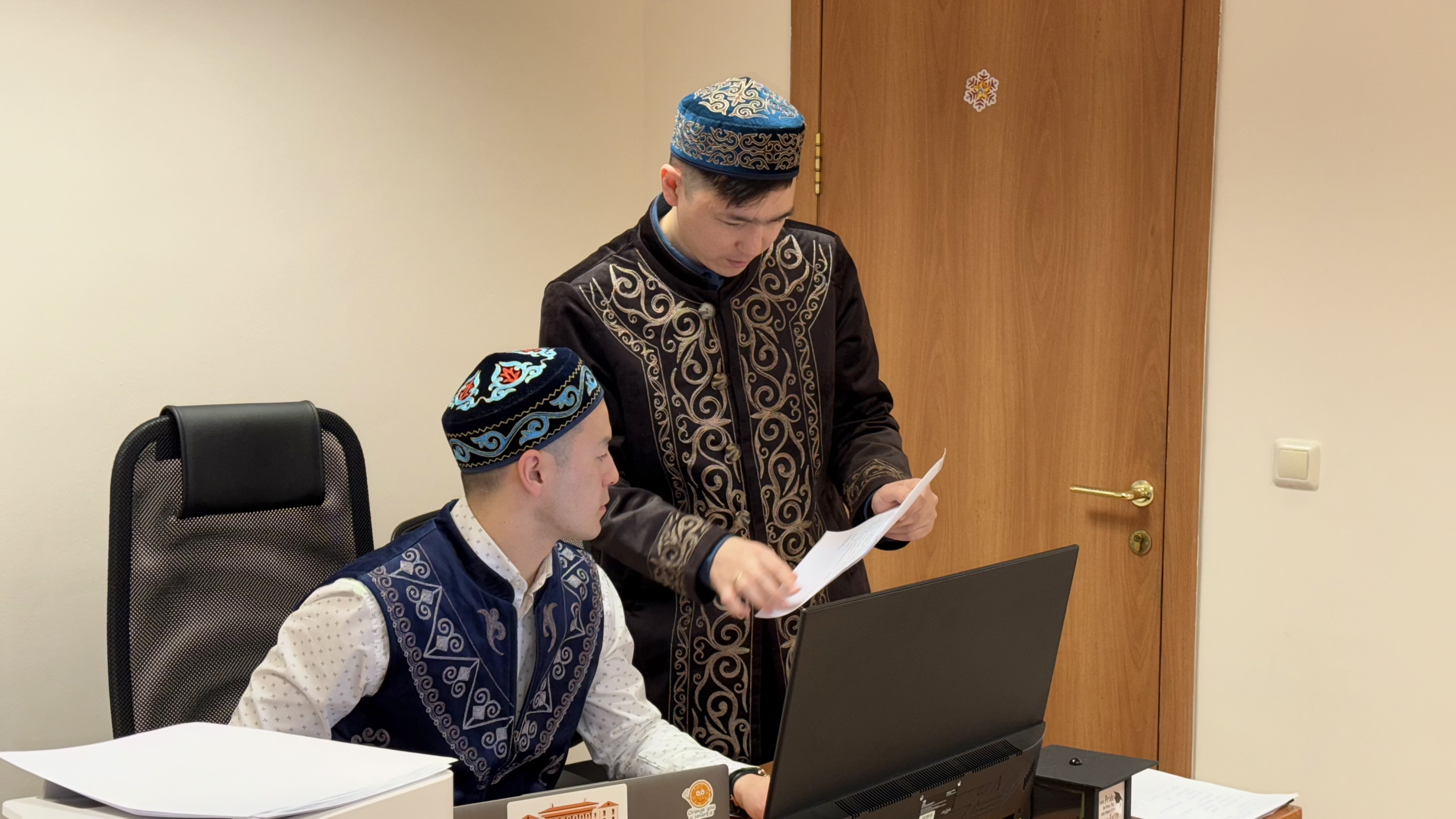 ТЖМ қызметкерлері мен басшылығы Ұлттық киім күнін атап өтті