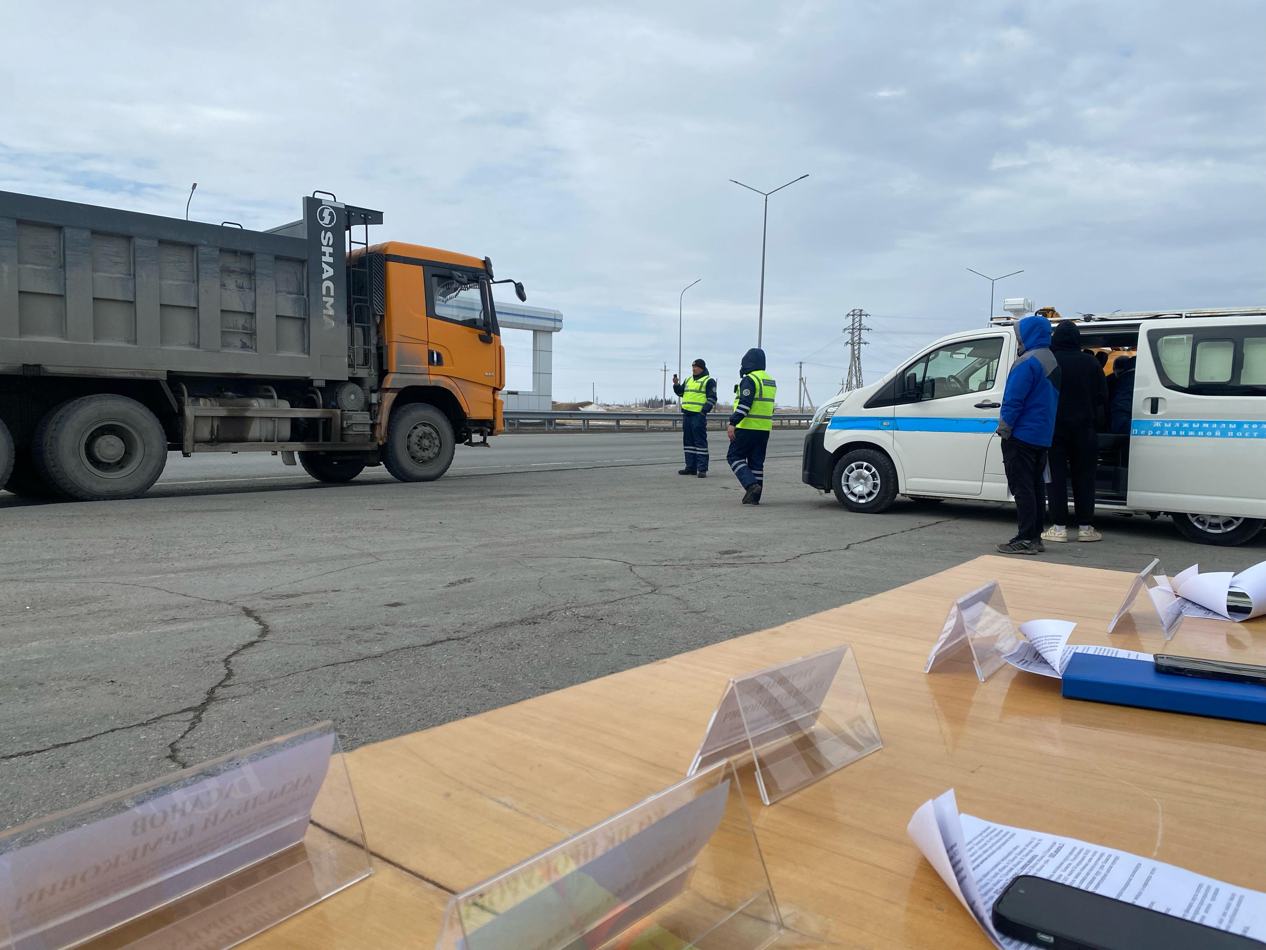 Заң мен тәртіп жол қозғалысында: сыбайлас жемқорлыққа қарсы мобильді топ акция өткізді