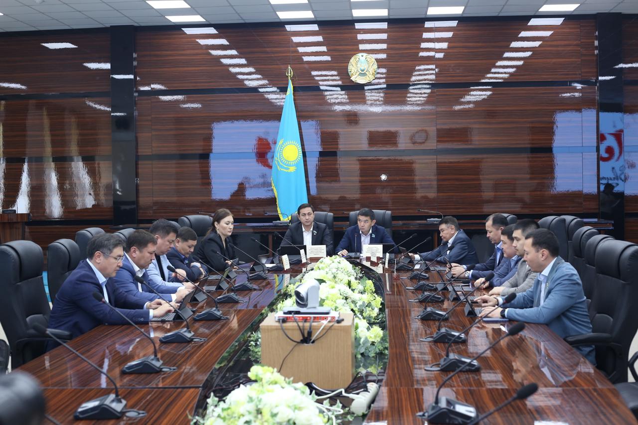 ТҰРАҚТЫ КОМИССИЯЛАРДЫҢ ОТЫРЫСЫ ӨТТІ