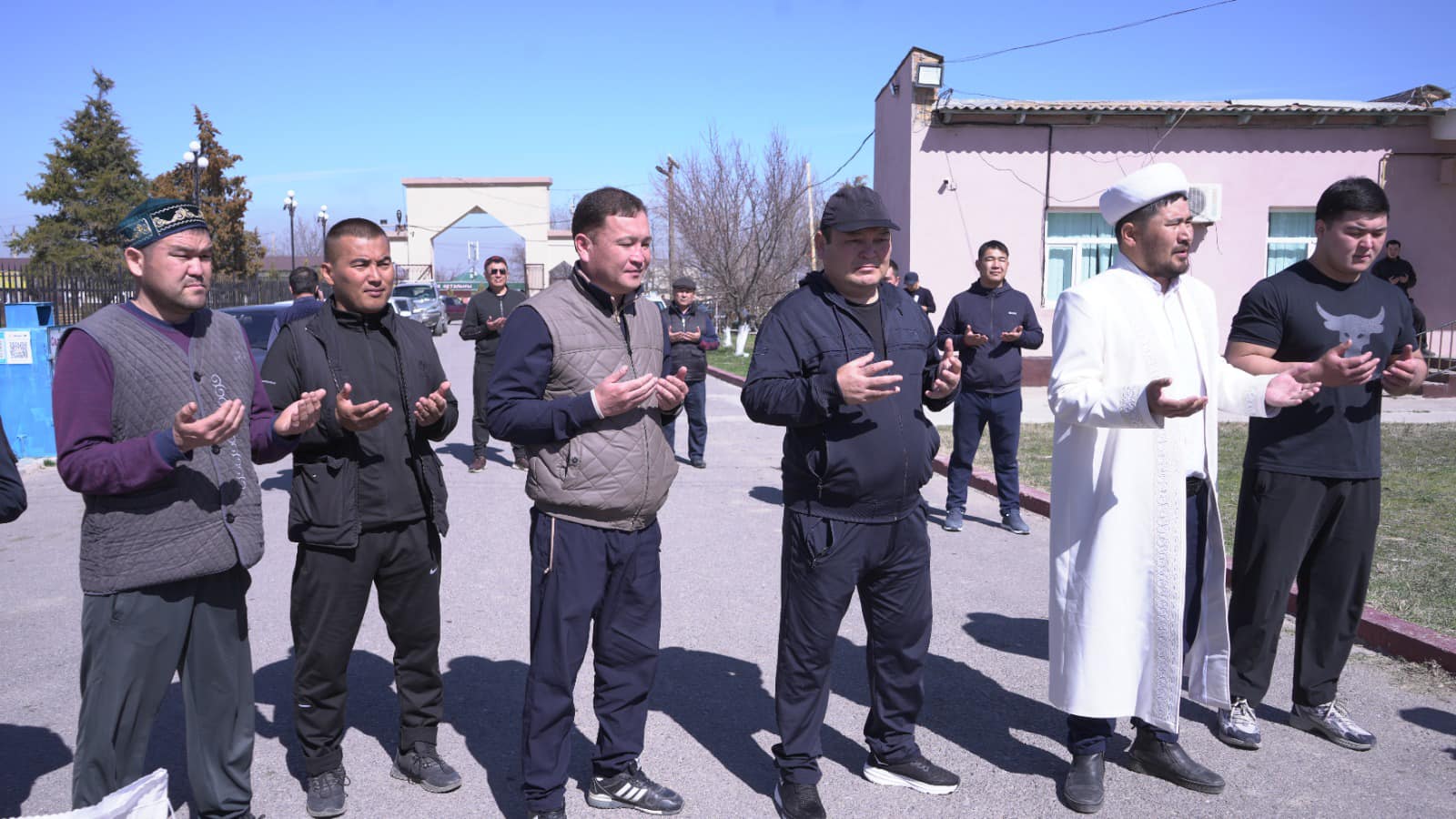 ШАРДАРА: 60 ОТБАСЫНА АЗЫҚ-ТҮЛІК ҮЛЕСТІРІЛДІ