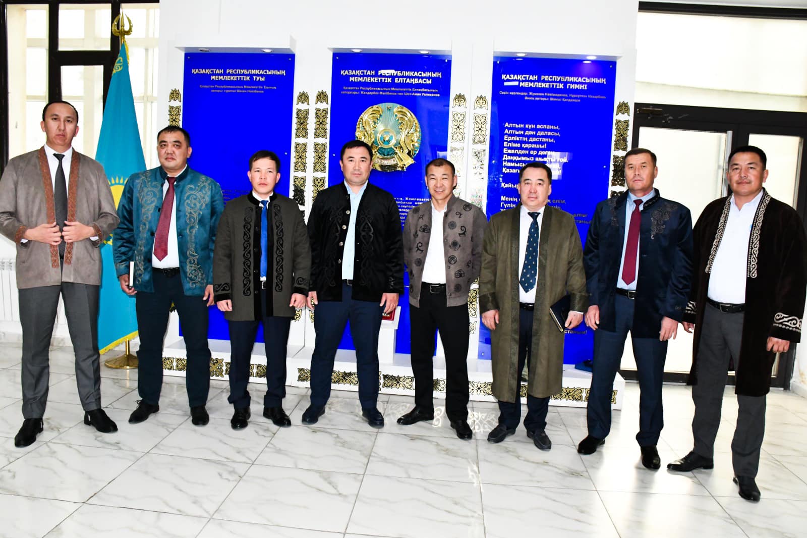 ⚜️ МЕМЛЕКЕТТІК ҚЫЗМЕТШІЛЕР ЖҰМЫС ОРНЫНА ҰЛТТЫҚ КИІММЕН КЕЛДІ