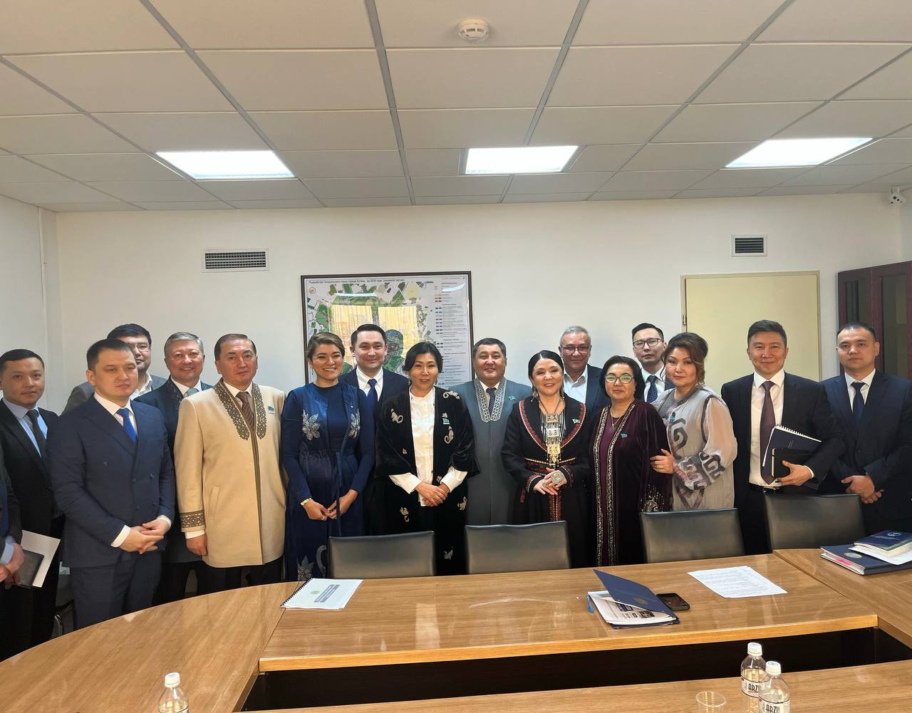 Астана қаласы мәслихатының депутаттары экономика мен кәсіпкерлікті дамыту мәселелерін талқылады