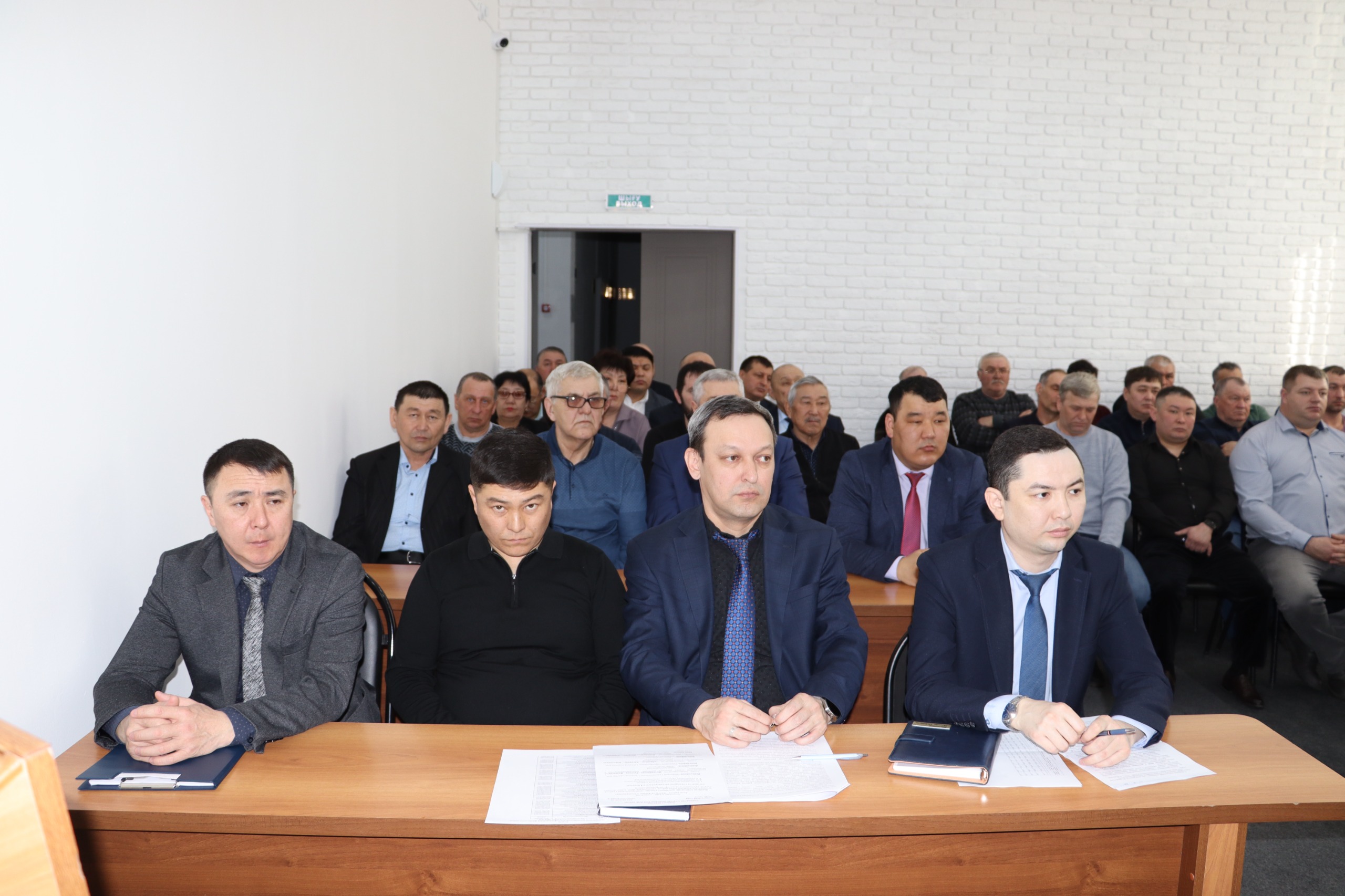 19 марта текушего года в селе Пресновка под председадельства акима района Бектасова А. Б. проведено рабочее совещание с главами крестьянско фермерских хозяйств.