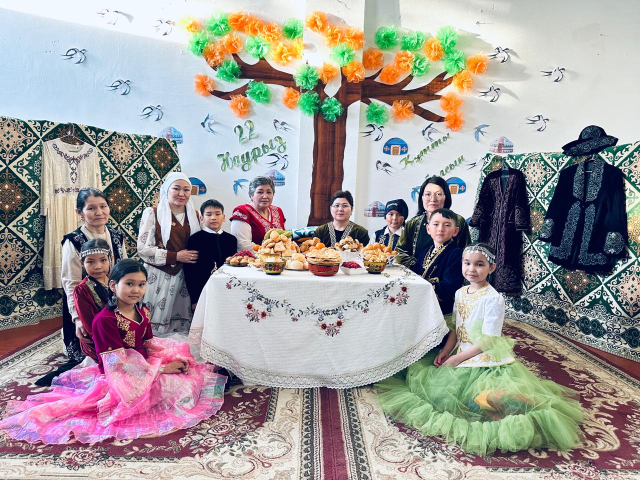 18 наурыз - Ұлттық киім күні аталып өткізілді.