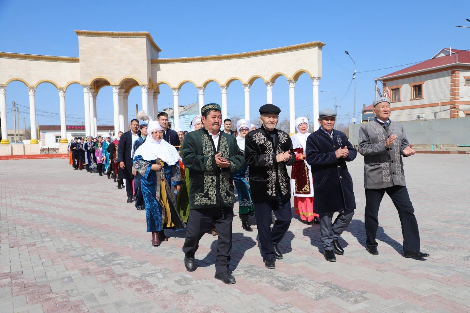 В районе прошел парад национальной одежды