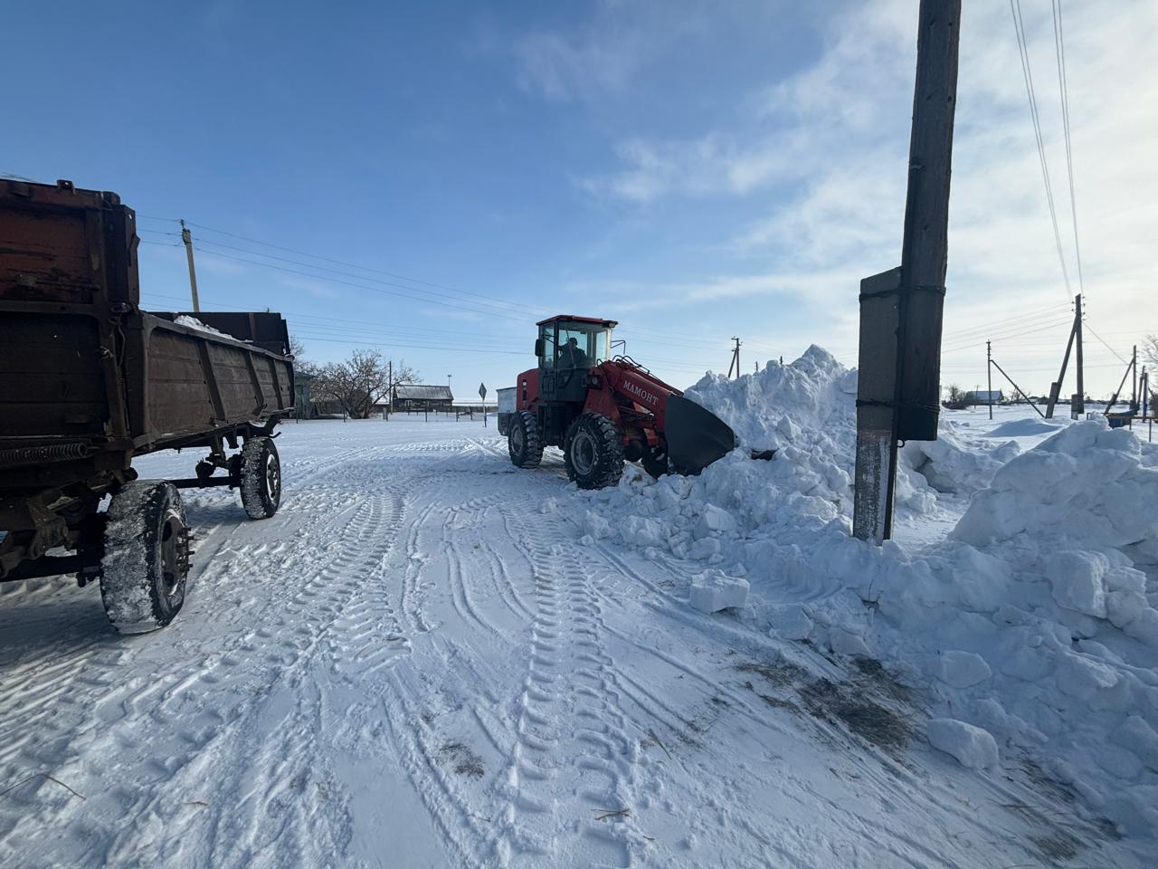 Обаған ауылдық округінде тұрақты негізде көшелер мен саябақтардан қарды тазарту және шығару жұмыстары
