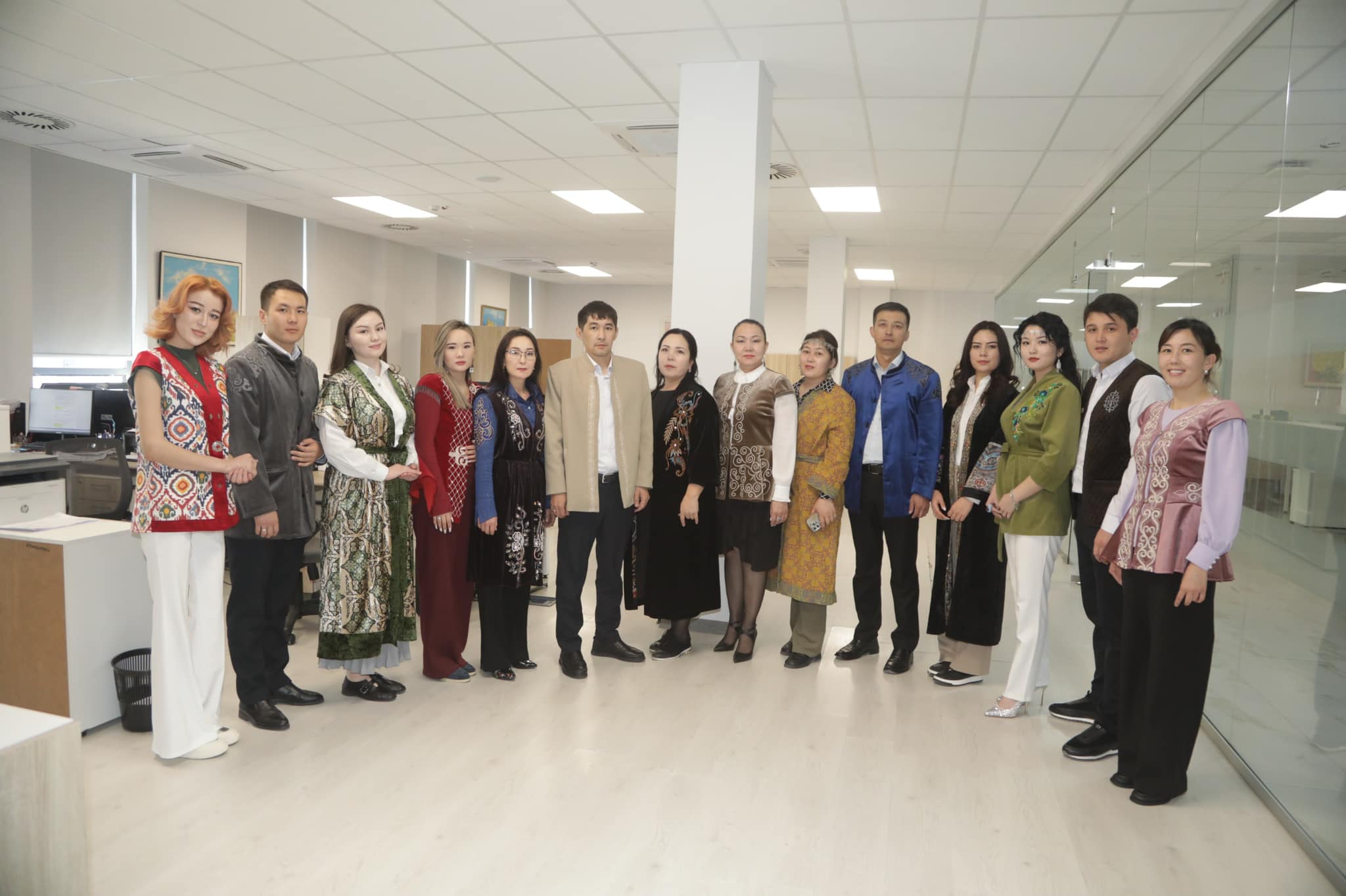 МӘДЕНИЕТ ҚЫЗМЕТКЕРЛЕРІ ҰЛТТЫҚ КИІМ КҮНІН ДӘРІПТЕДІ