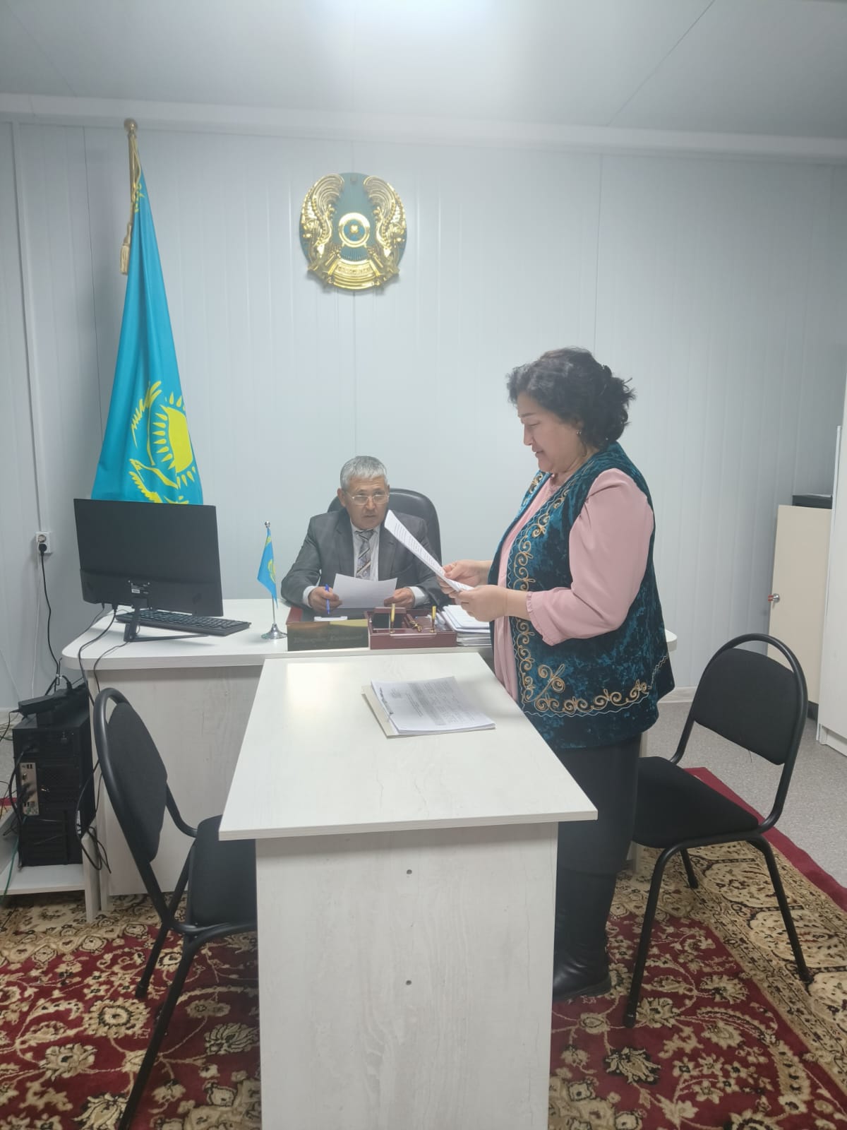 2025 жылдың 17 наурыз күні Ақын Сара ауылдық округінің әкімі Ш.К.Бозов ауыл активінің және мекеме басшыларының қатысуымен жиналыс өткізді.