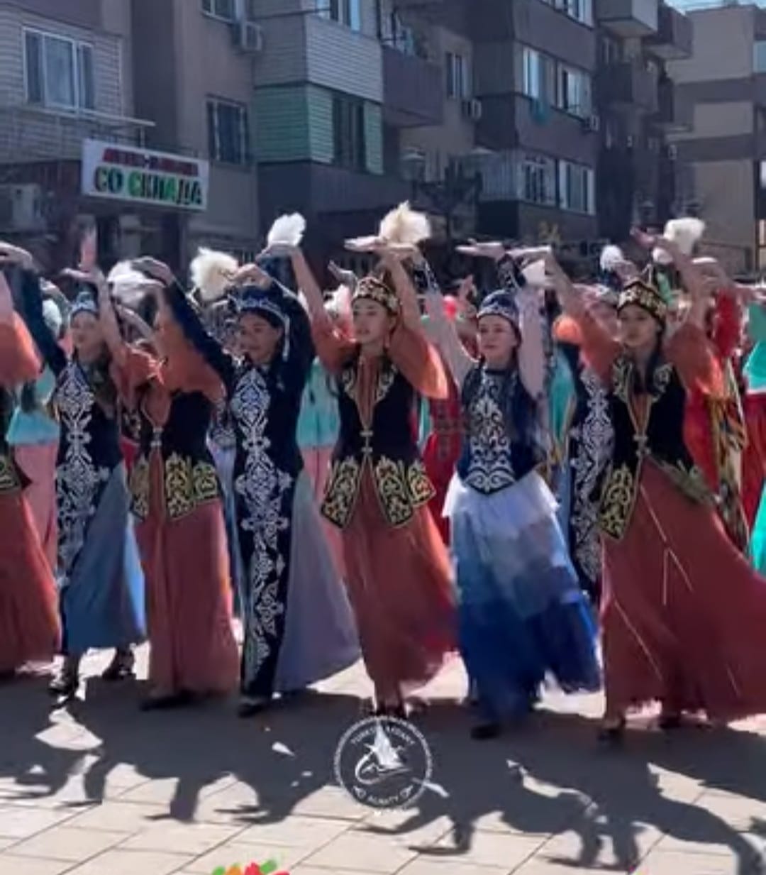 Түрксіб ауданында Арбатта Ұлттық киім шеруі өтті