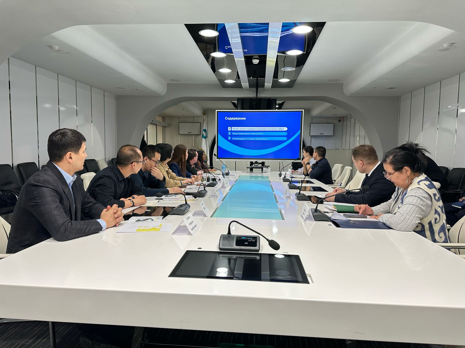 Комитеттің "Қазақтелеком" АҚ өкілдерімен талшықты-оптикалық байланыс желісін салу мәселелері бойынша кездесуі