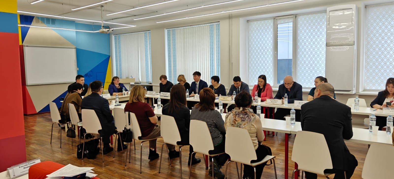 Жергілікті атқарушы органдардың мүгедектігі бар адамдар мәселелері бойынша үкіметтік емес ұйымдармен кездесуі.