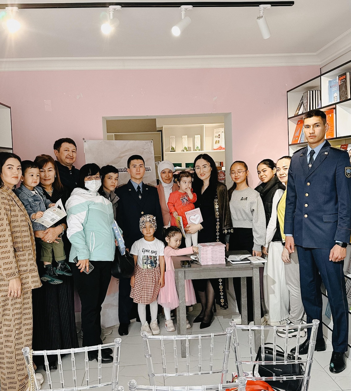 Атырауда «Kitap al» кітап дүкенінде поэзия кеші өтті