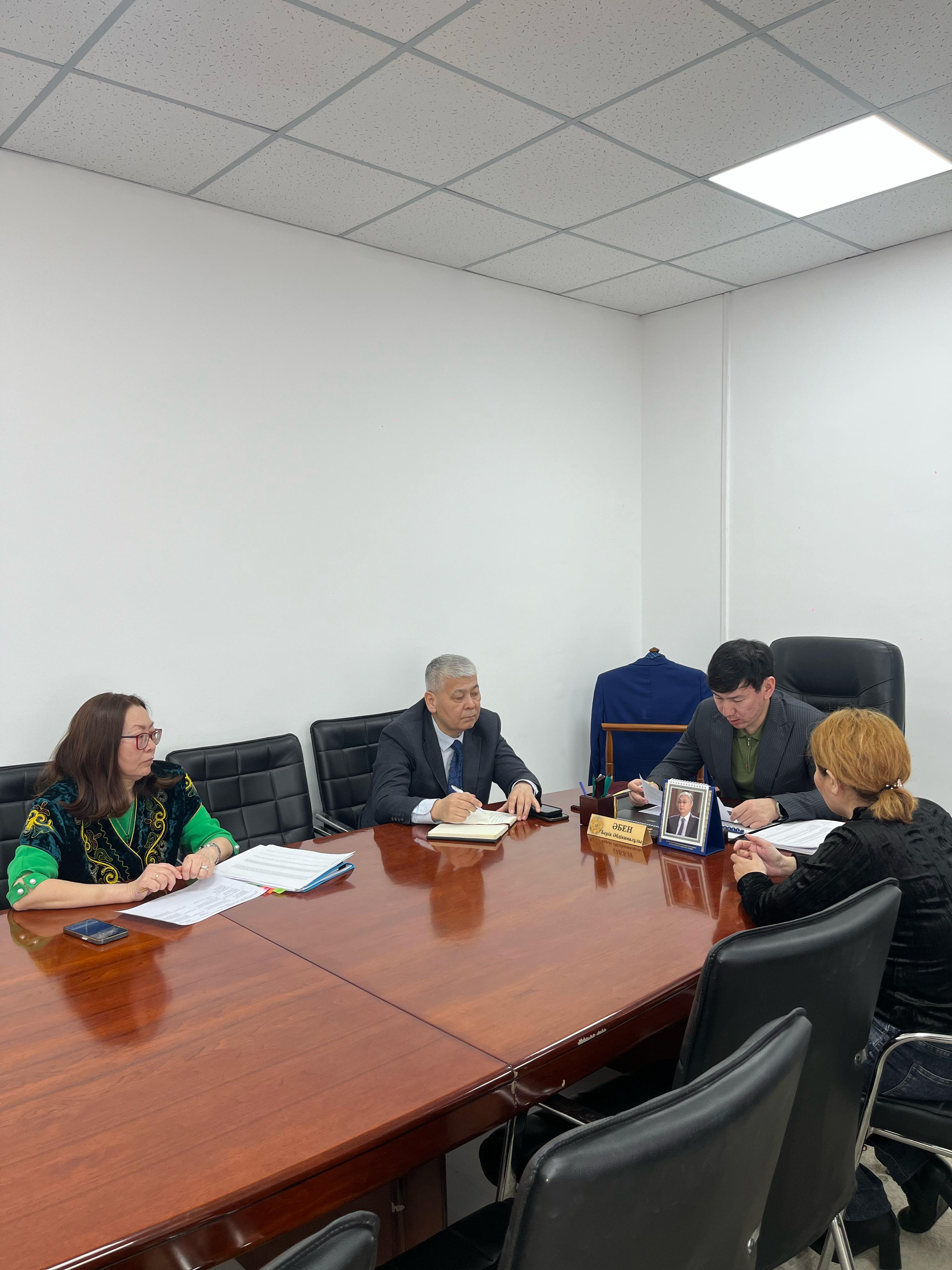 Ұлытау облысы Жезқазған қаласының әкімінің орынбасары Әбен Берік Әбдікамалұлымен бірлесе отырып, азамат пен азаматшалардан келіп түскен шағым бойынша жеке қабылдау өткізді