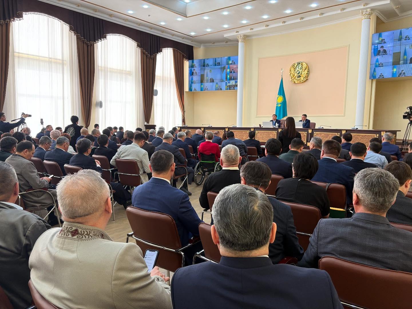 Облыстық мәслихаттың сессиясына қатысу