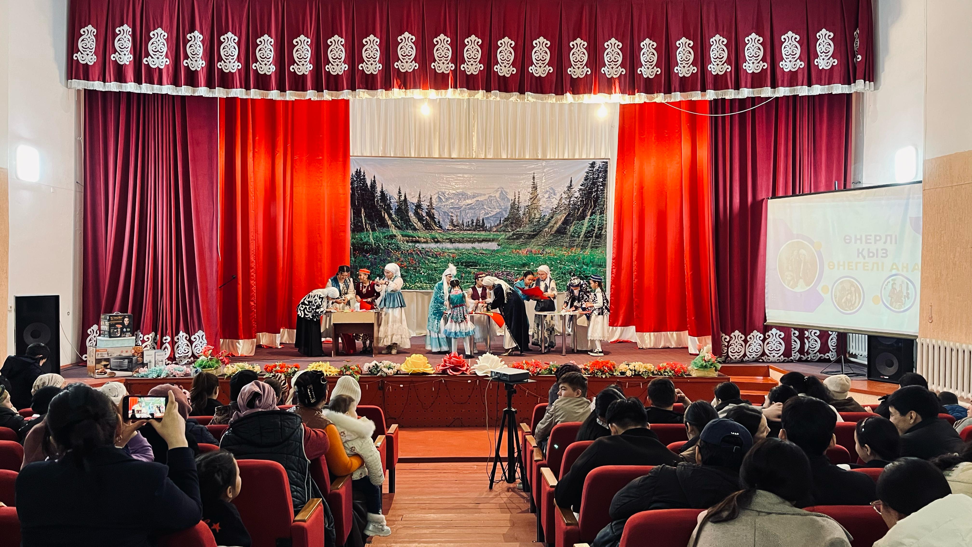 Жайылма ауылдық округінде "Өнерлі қыз - өнегелі ана" атты аудандық сайыс өткізілді.