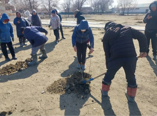 Ағымдағы жылдың 19 наурыз күні Қарашыған ауылдық округінің "Мәңгілік алау" мемориалында "Жаңару күні" мейрамына арнап, ағаш отырғызылды.