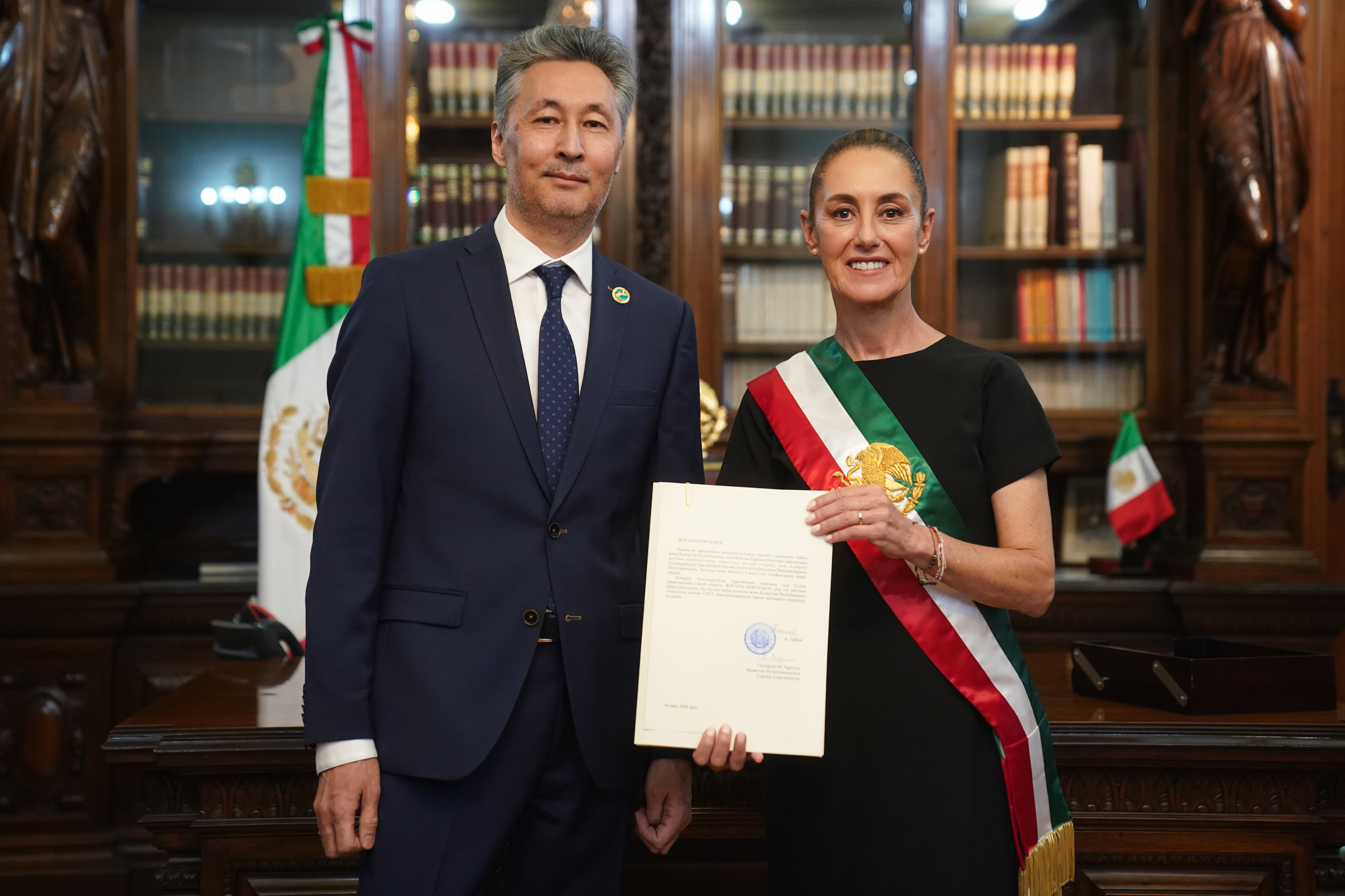 Ambassador of the Republic of Kazakhstan Presented Credentials to the President of Mexico