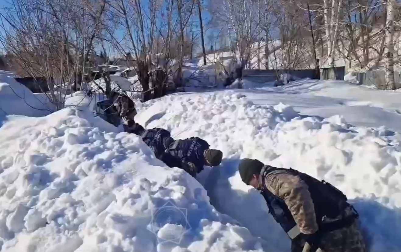 Шығыс Қазақстан облысының Алтай ауданында әскерилер су тасқынына қарсы жұмыстарды жүргізуде