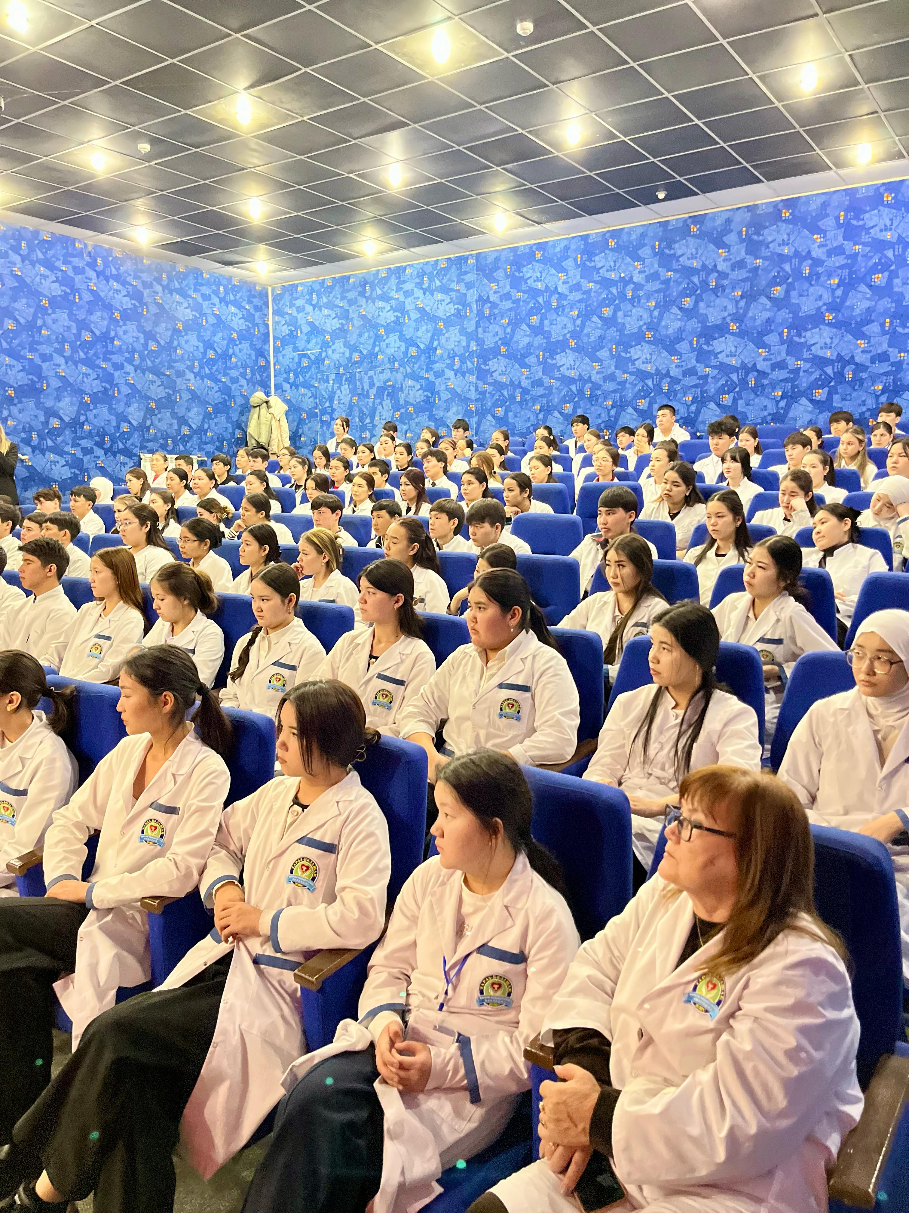 «Тәртіпті өзіңнен баста»: Тараз-Болашақ жоғары медициналық колледжінің студенттерімен кездесу өтті