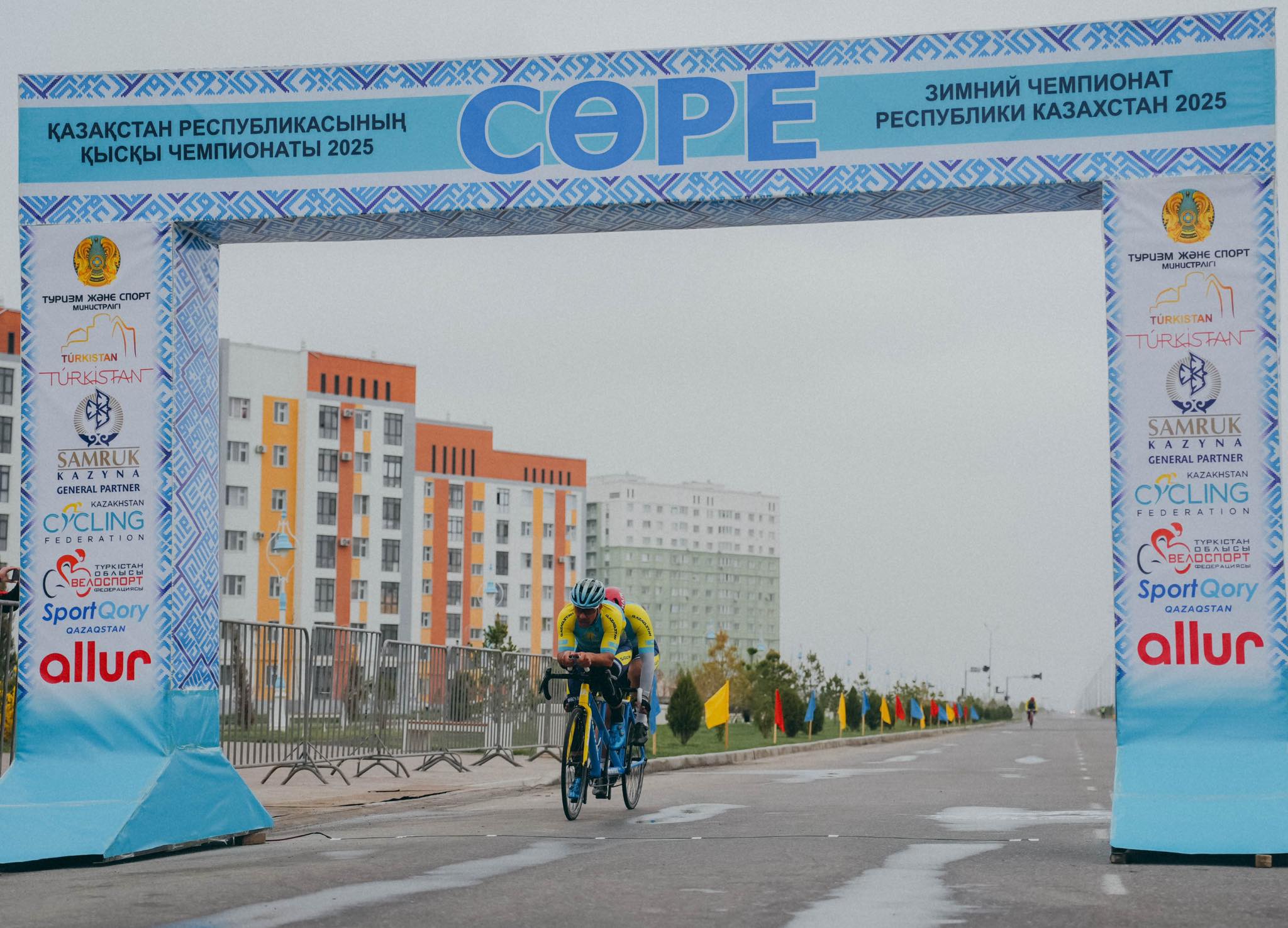 В ТУРКЕСТАНЕ СОСТОЯЛАСЬ ЦЕРЕМОНИЯ ОТКРЫТИЯ РЕСПУБЛИКАНСКОГО ЧЕМПИОНАТА ПО ВЕЛОСПОРТУ