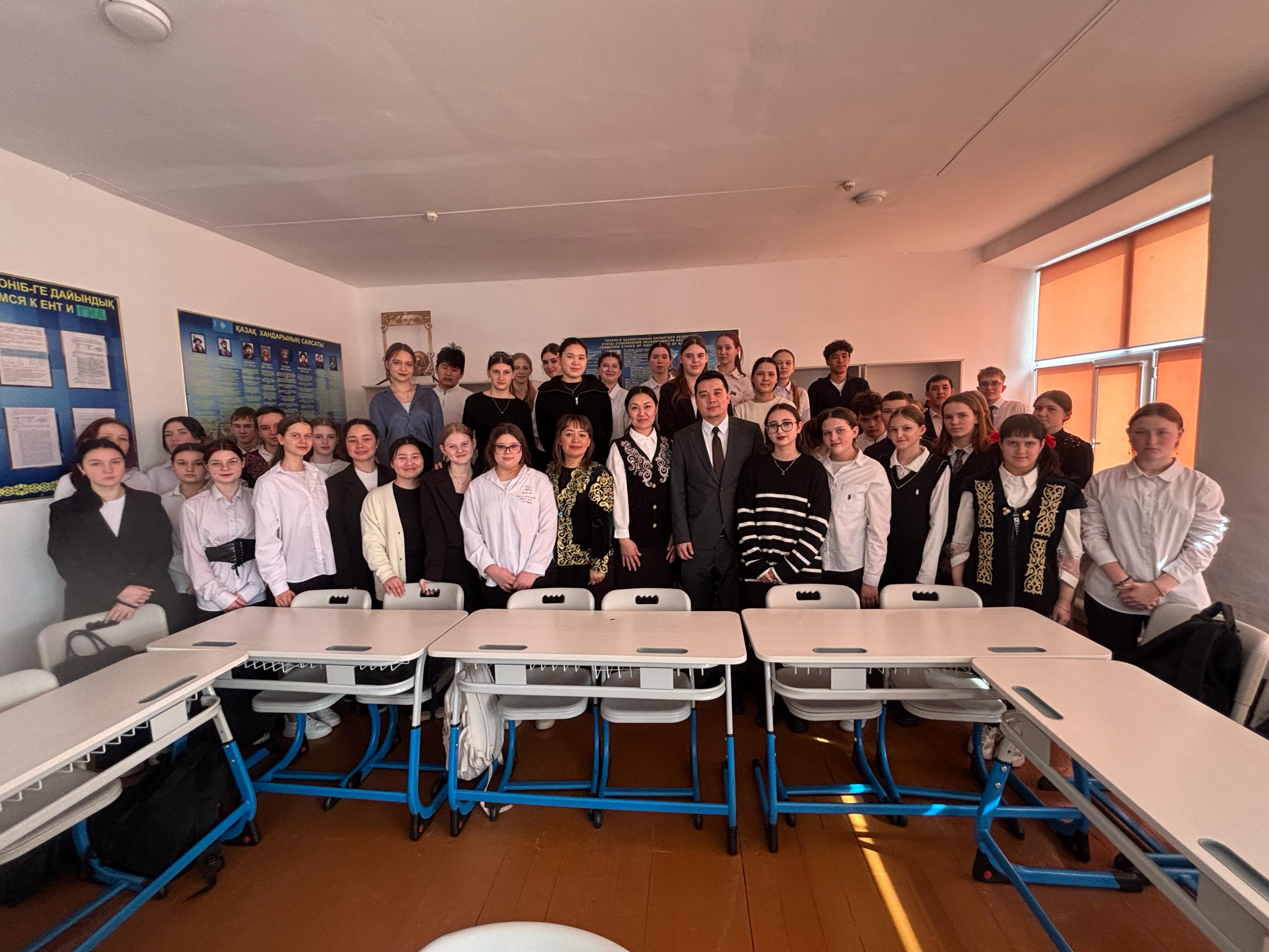 "Парасаттылық сағаты: Павлодар ауданының Черноярка ЖОБ мектебінің оқушыларымен кездесу