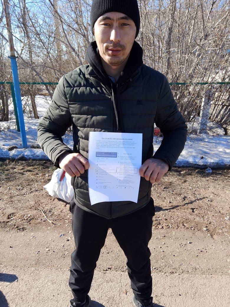 Мемлекеттік қызметтер бойынша брошюралар тарату