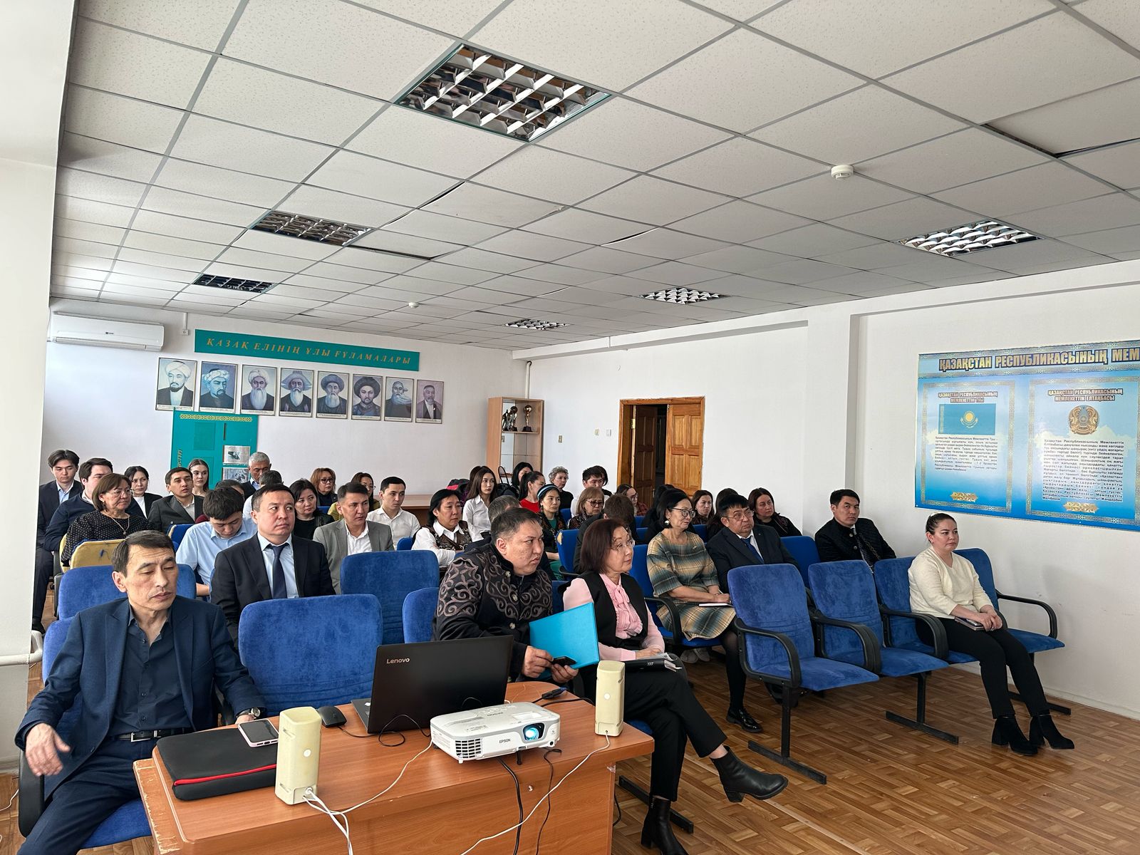 "Павлодар облысының мемлекеттік қызметшілерімен сыбайлас жемқорлыққа қарсы саясаттың негізгі аспектілері талқыланды"