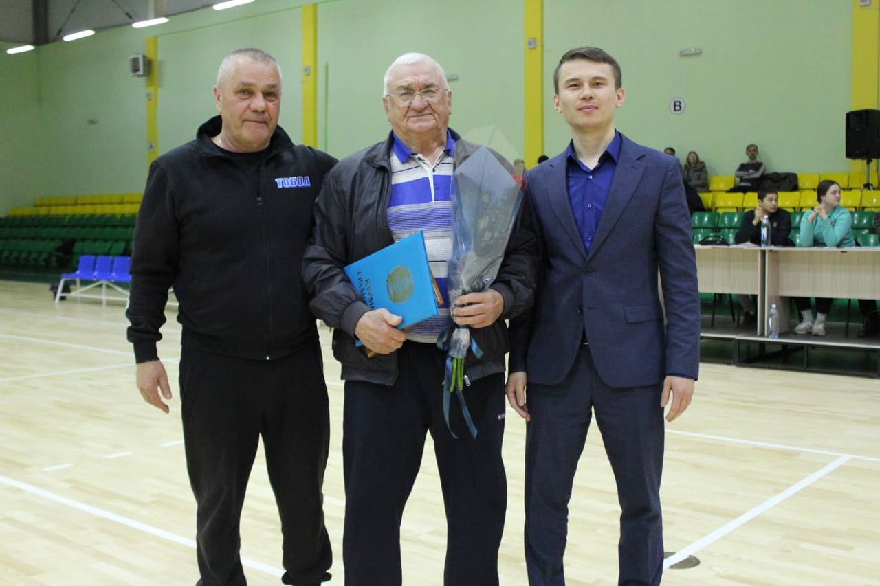 Спорт өкілдері Виктор Александрович Сусловтың 75 жылдық мерейтойымен құттықтайды