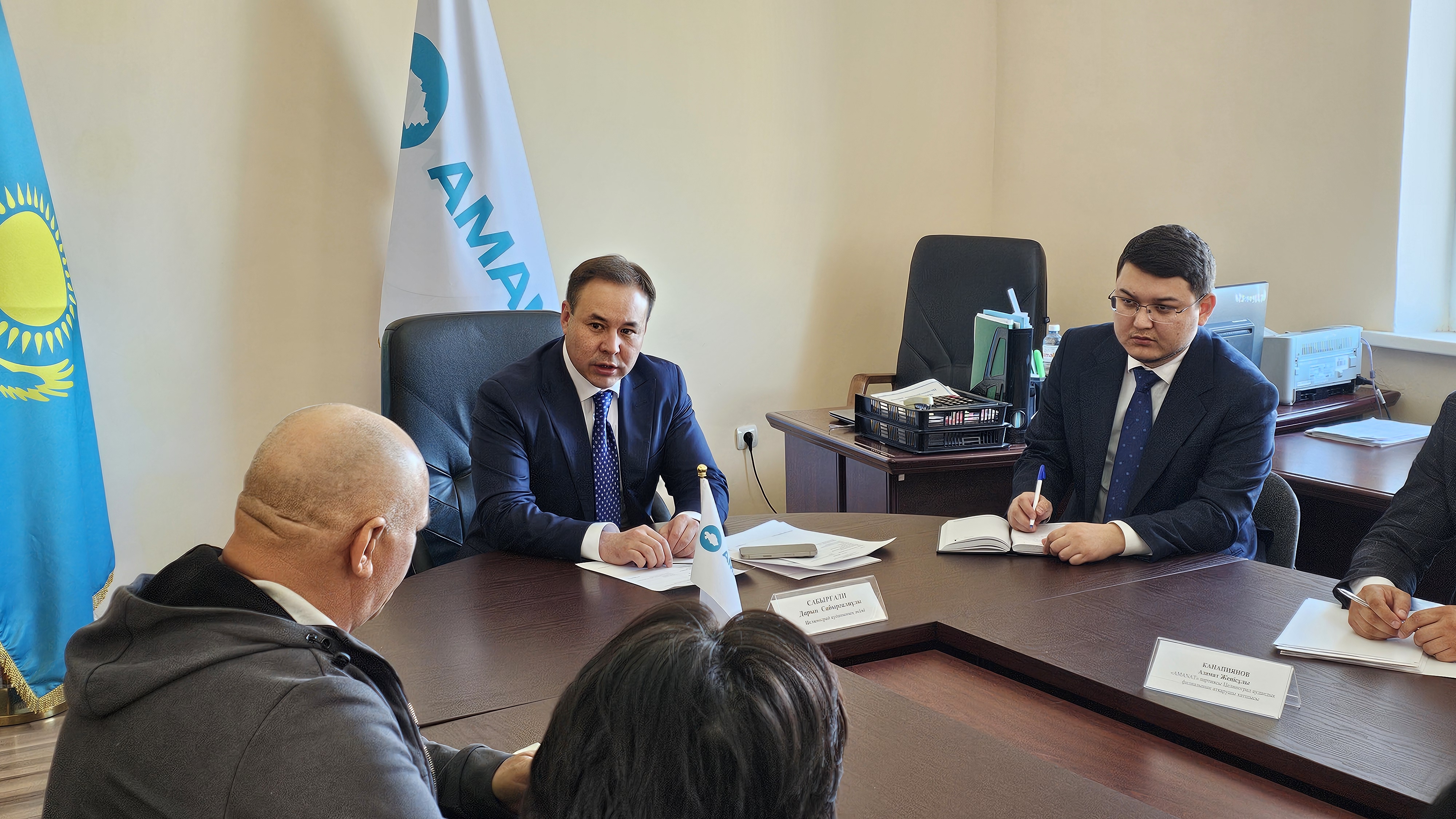 Аудан әкімі азаматтарды жеке мәселелері бойынша қабылдады