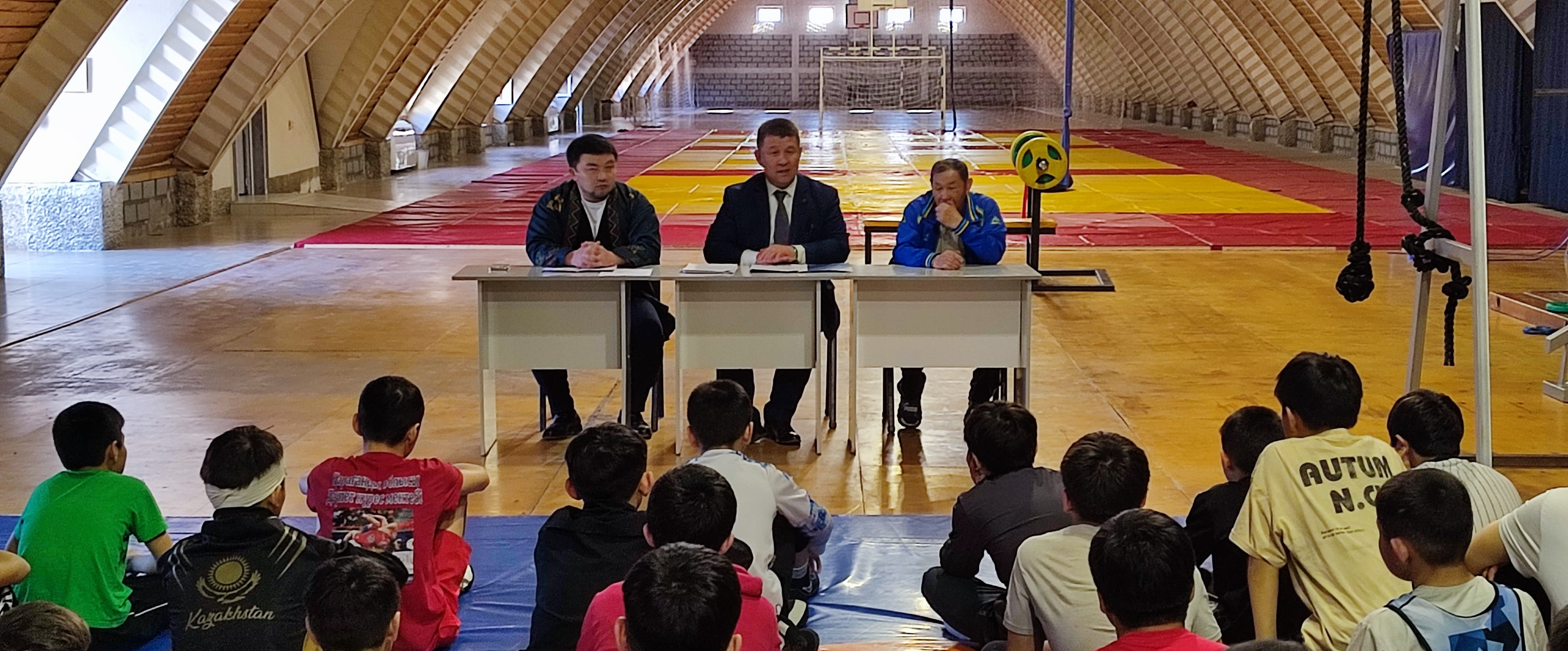 Өкіл «Жамбыл облысы әкімдігінің дене шынықтыру және спорт басқармасы № 2 облыстық мамандандырылған балалар-жасөспірімдер спорт мектебі» коммуналдық мемлекеттік мекемесінің тәрбиеленушілерімен кездесу өткізді