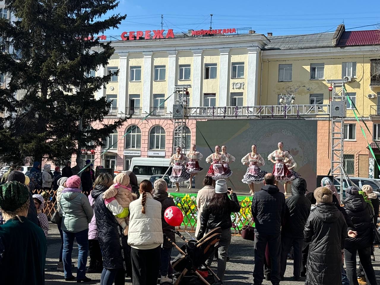 Өскемен қаласының тұрғындары Наурыз мейрамын атап өтуде