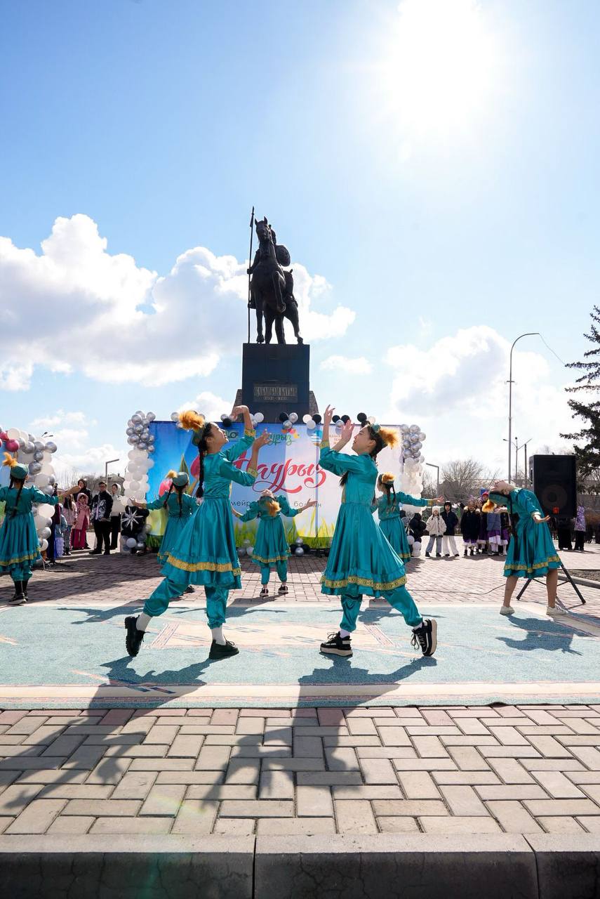 Семейдегі Наурыз: Теміржол вокзалында «Мұхтар Мағауин – 85 жыл» ауылы бой көтерді