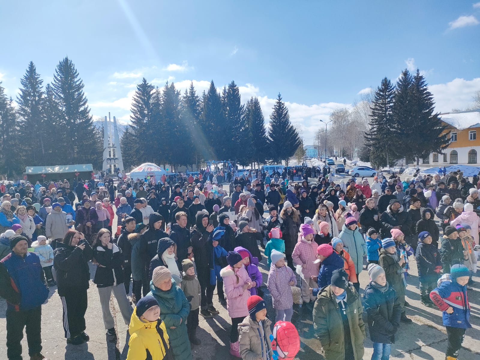 22 наурызда Серебрянск қаласында халықтар бірлігі мен достығын бейнелейтін көне көктемнің, жаңару мен гүлденудің мерекесі Наурыз мейрамын бас алаңда тойлады.