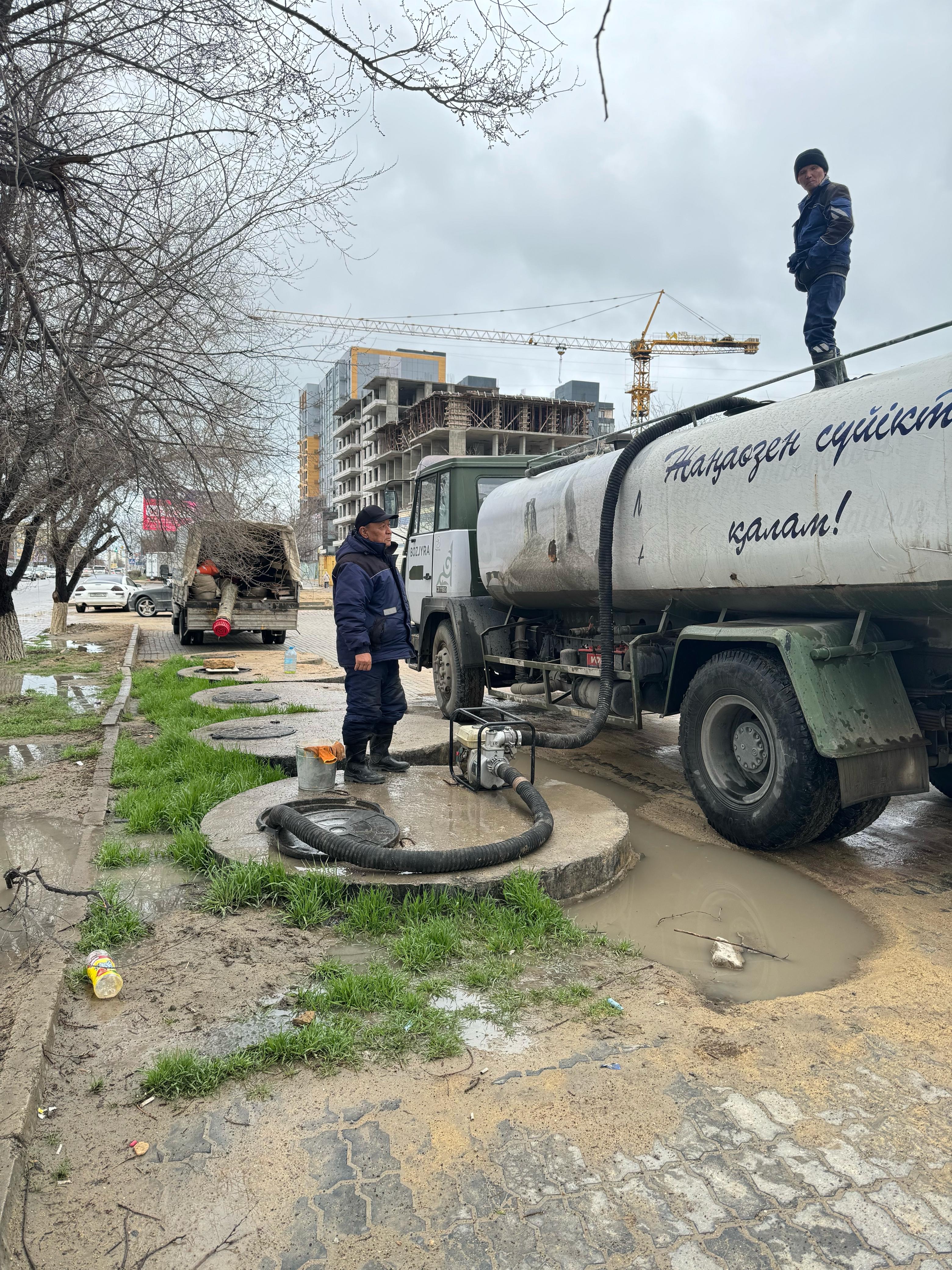 Орталық автомобиль жолдары жаңбыр суынан толық тазартылды