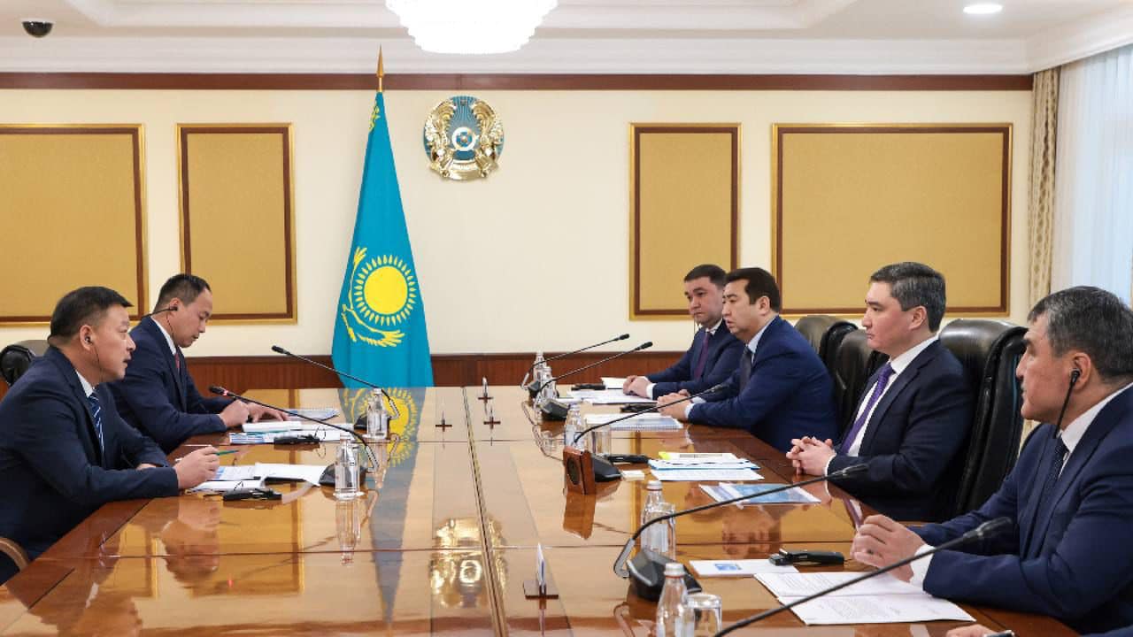 ОЛЖАС БЕКТЕНОВ ОБСУДИЛ С ГЛАВОЙ XINJIANG LIHUA ЧЖАНОМ ЦИХАЕМ СОЗДАНИЕ ХЛОПКОВО-ТЕКСТИЛЬНОГО КЛАСТЕРА СТОИМОСТЬЮ СВЫШЕ 200 МЛРД ТЕНГЕ