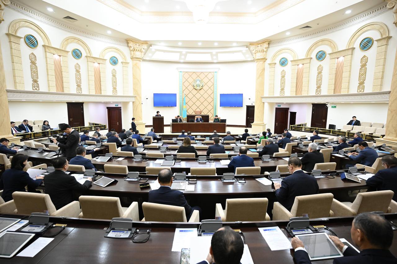 Cенаторлар дене шынықтыру және спорт, артық заңнамалық регламенттеуді болғызбау мәселелеріне қатысты заңды қарады