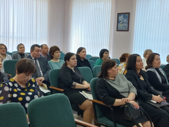 26 марта 2025 года на базе специальной школы-интерната № 2 управлением образования проведено инструктивное совещание со специалистами отделов образования, заместителями директоров по учебно-воспитательной работе специальных, специализированных школ по вопросам организованного завершения 2024-2025 учебного года