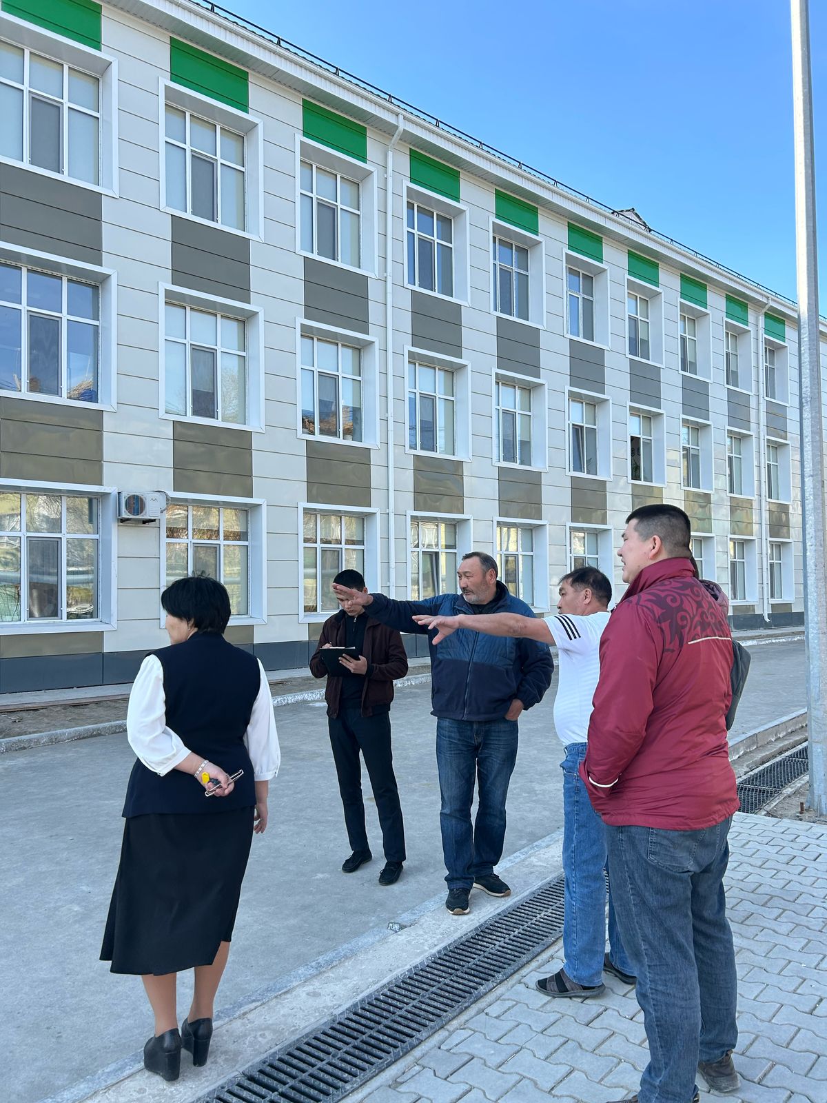 «Заң мен тәртіп»: еріктілер №8 мектептің жөндеуінде кемшіліктерді анықтады