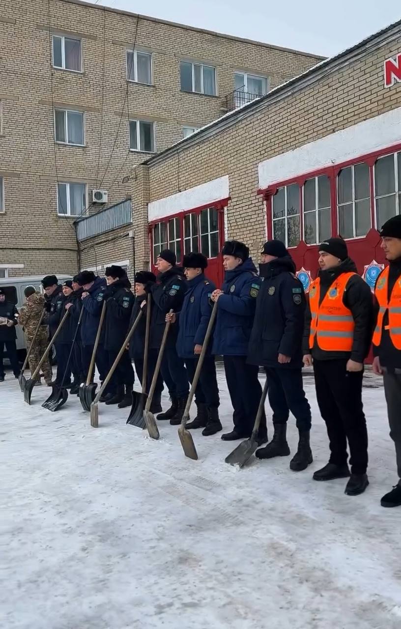 16 наурыз күні қарттар мен көп балалы отбасыларға аумақты қардан тазартуға көмектесу ұйымдастырылды