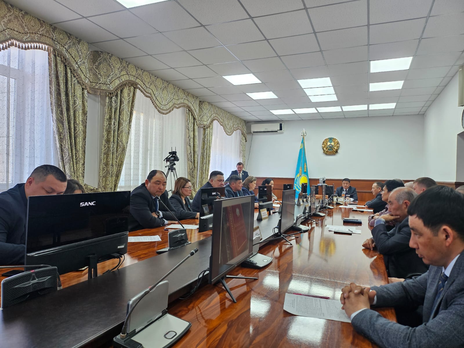 Ақсу қалалық мәслихатының (VIII шақырылған) ХХХII кезекті сессиясы өтті