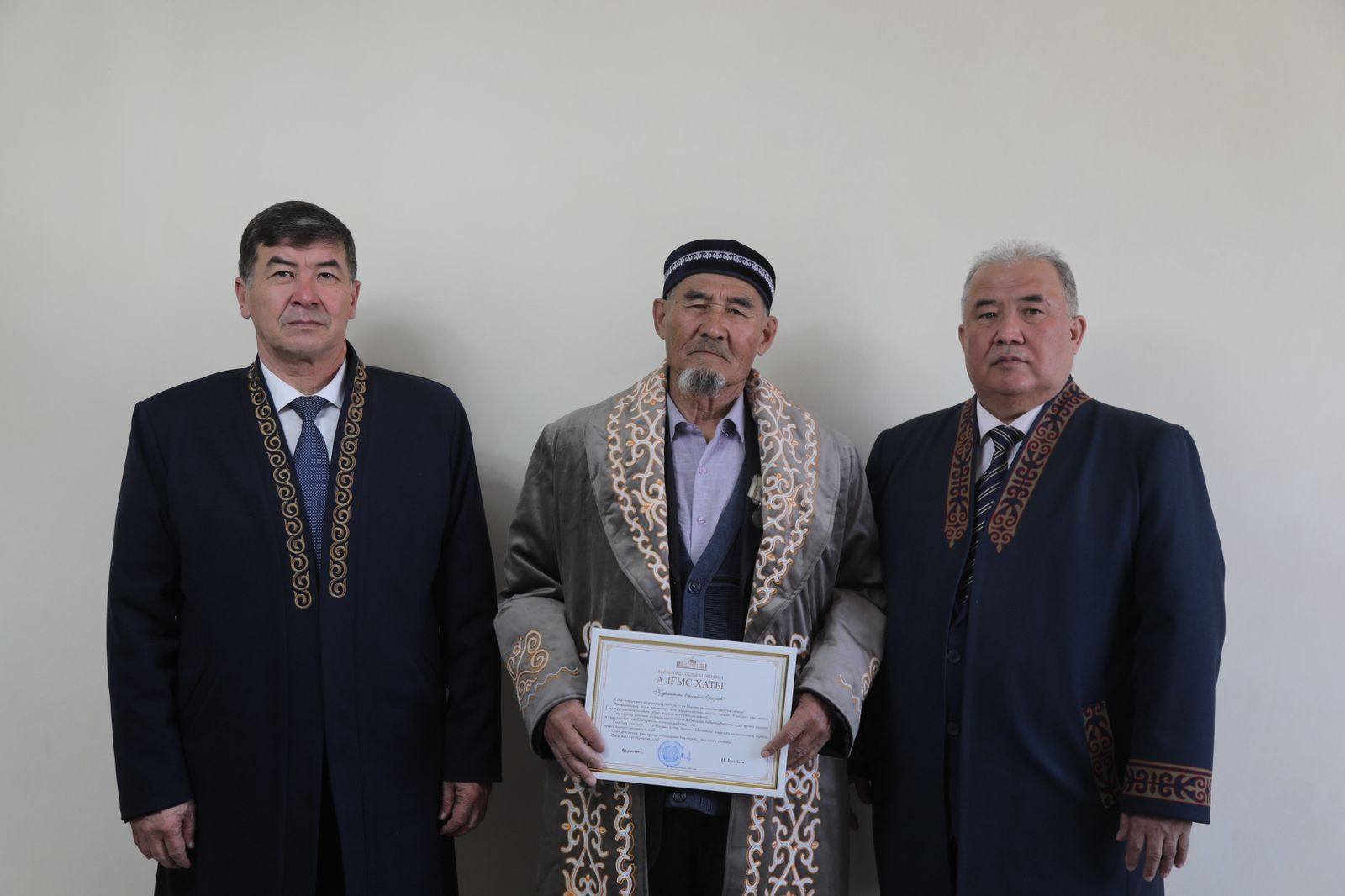 Аудан әкімі Сексеуілдік ақсақалды мерекесімен құттықтады