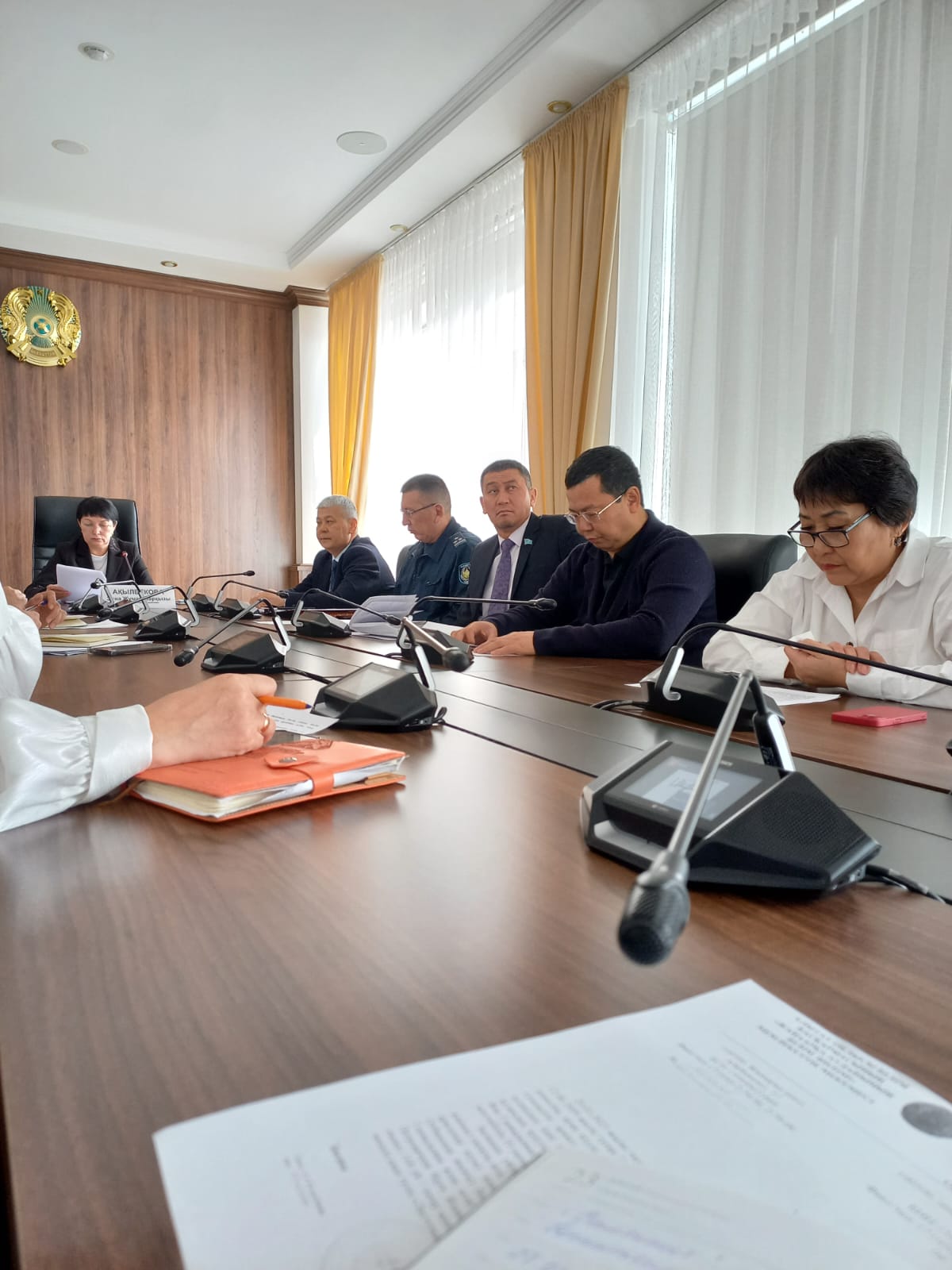 Ұлытау облысы әкімдігінің жанындағы кәмелетке толмағандардың істері және олардың құқықтарын қорғау жөніндегі комиссия отырысынына қатысты