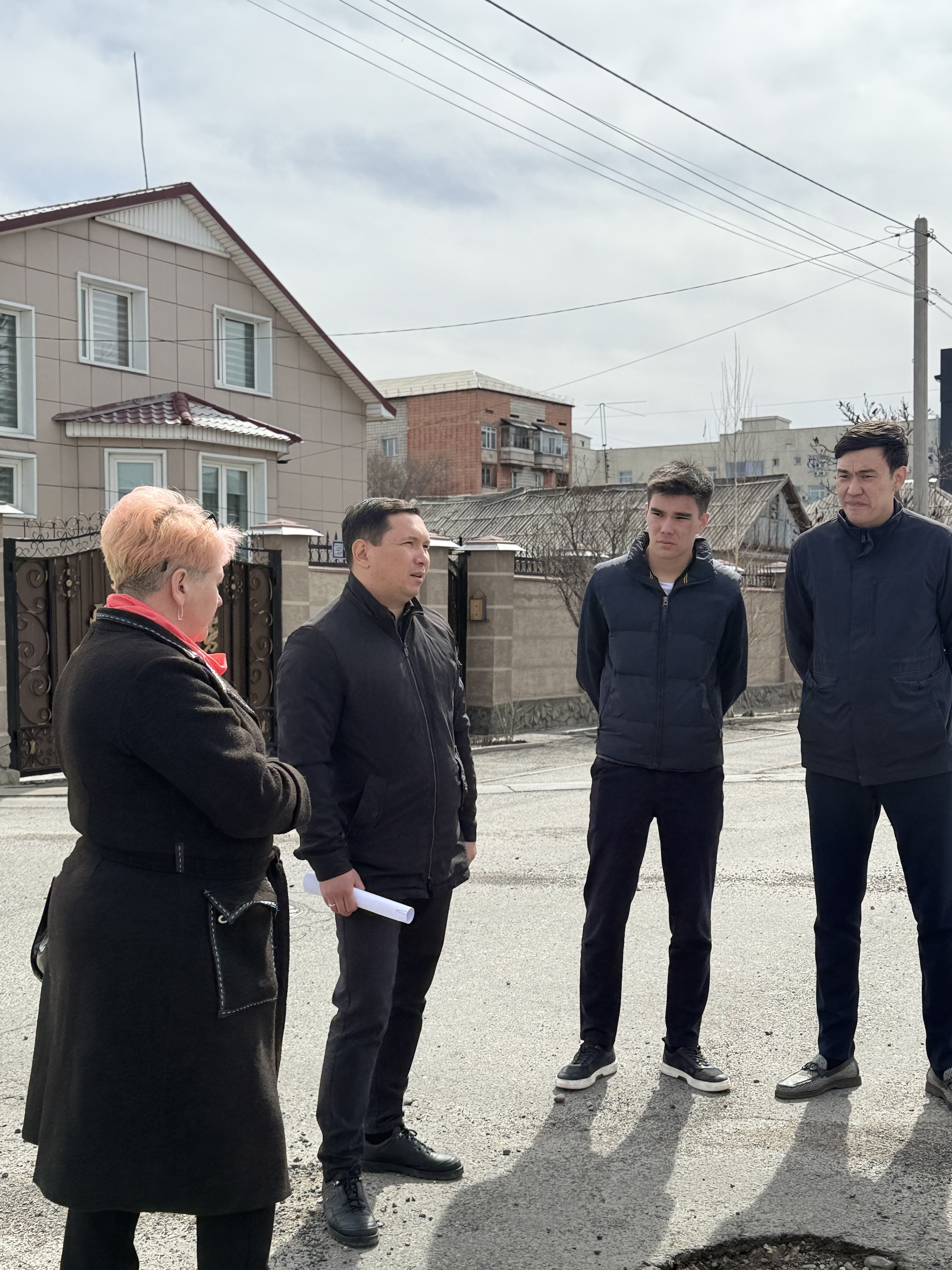 Сыбайлас жемқорлыққа қарсы еріктілер Талдықорғандағы жолдардың жай-күйіне мониторинг жүргізді