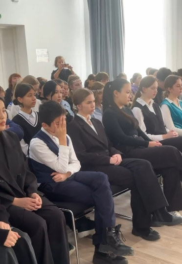 Жастармен кездесу