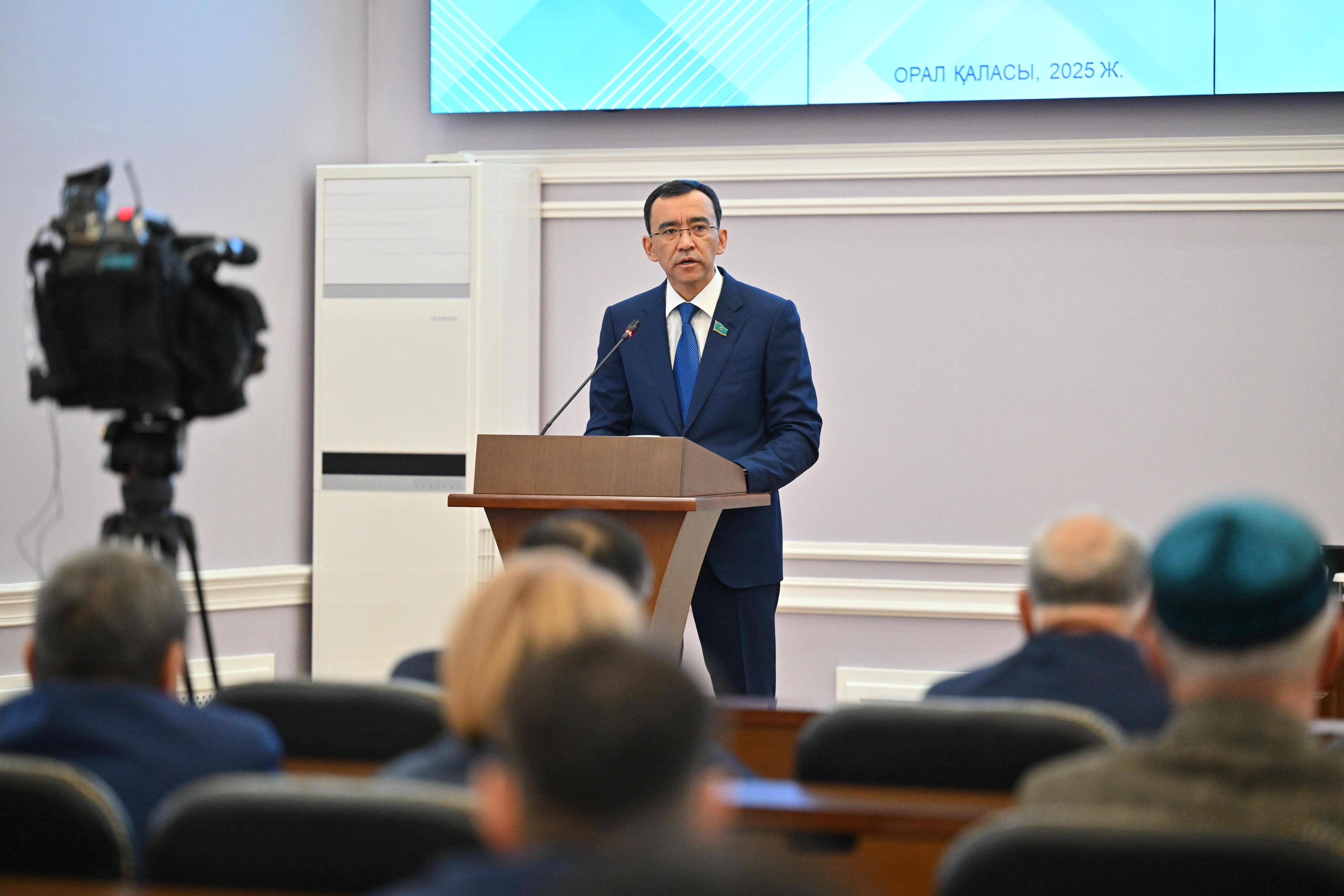 СЕНАТ ТӨРАҒАСЫ БАТЫС ҚАЗАҚСТАН ОБЛЫСЫНЫҢ ТҰРҒЫНДАРЫМЕН ҚҰРЫЛТАЙДА ҚОЗҒАЛҒАН МӘСЕЛЕЛЕРДІ ТАЛҚЫЛАДЫ