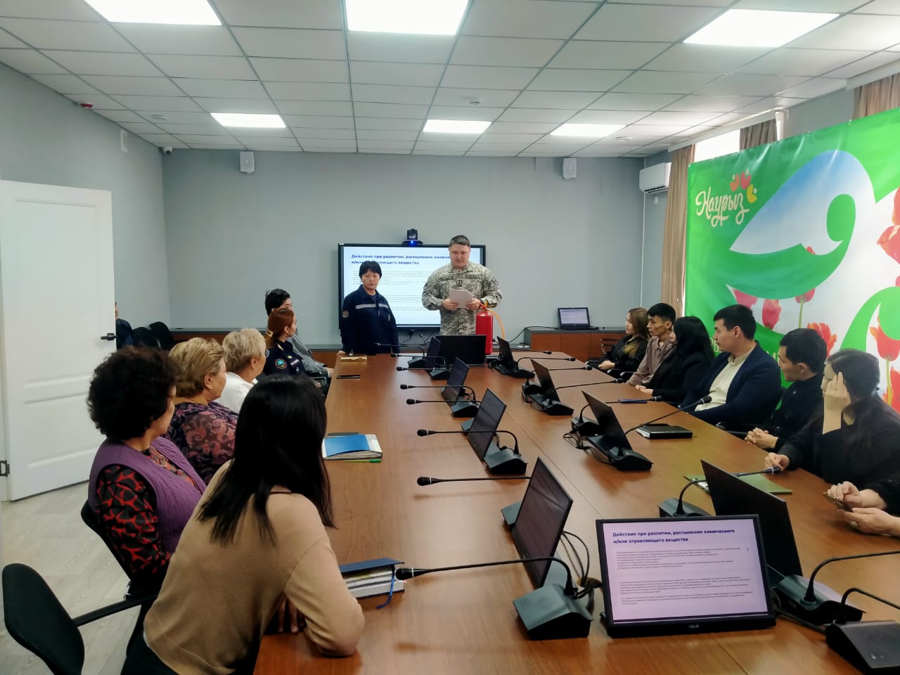 Мемлекеттік органдардың, азаматтарды қабылдау орталықтарының және фронт-офистердің қызметкерлеріне төтенше жағдайларда әрекет ету алгоритмі түсіндірілді